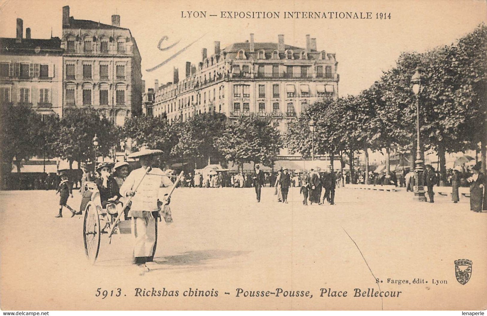 D9494 Lyon Ricksbas Chinois ,pousse Pousse Place Bellecour - Altri & Non Classificati