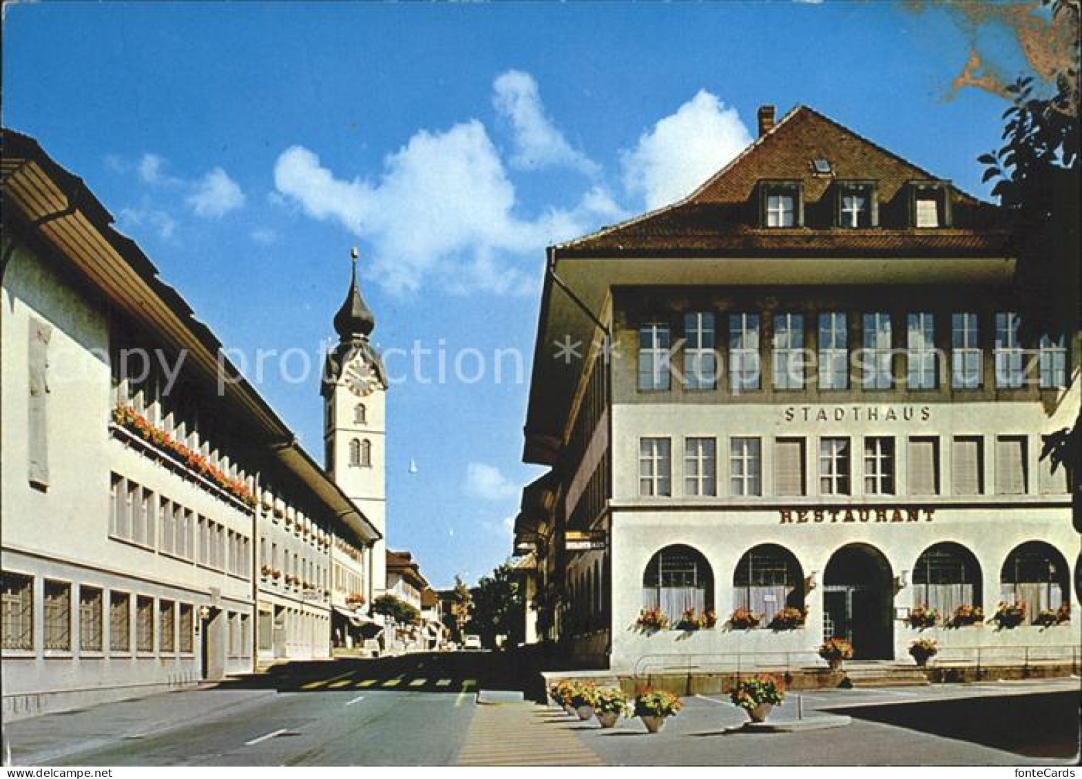 11896587 Huttwil Marktgasse Mit Kirchgemeindehaus Und Stadthaus Huttwil - Autres & Non Classés