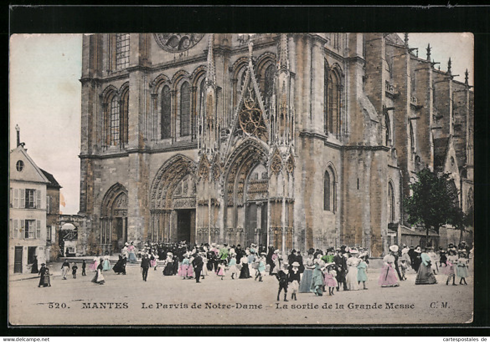 CPA Mantes, La Parvis De Notre-Dame, Le Sortie De La Grande Messe  - Autres & Non Classés