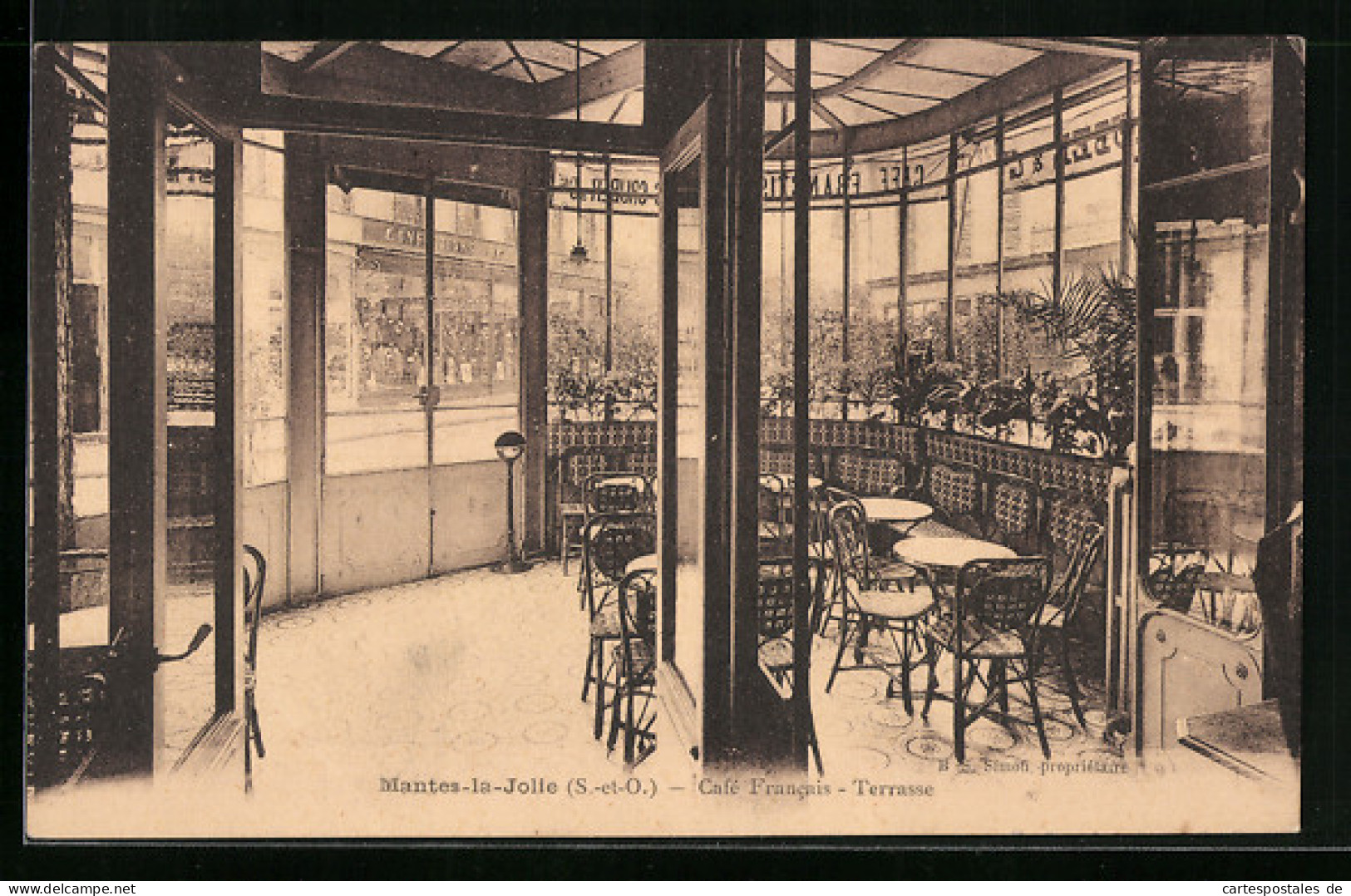 CPA Mantes-la-Jolie, Cafe Francais, Terrasse  - Mantes La Jolie