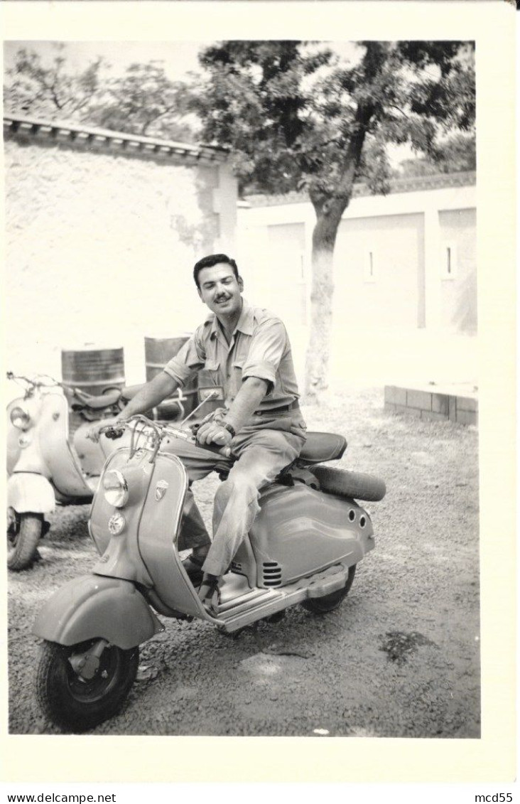 Photo Scooter Vespa En Balade - Autres & Non Classés