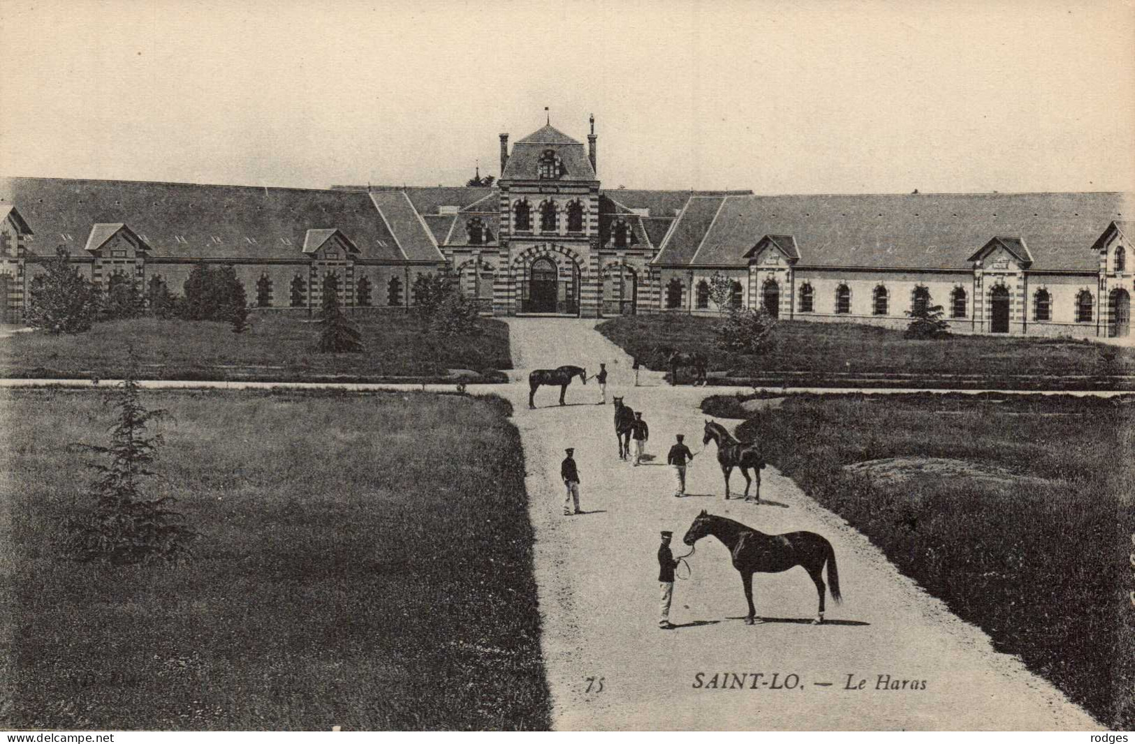 50 , Cpa  SAINT  LO , 75 , Le Haras (15099.V.24) - Saint Lo