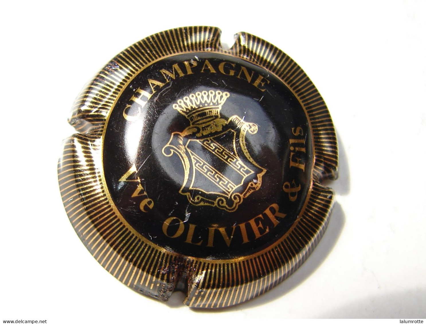 Cap. 48. Champagne Veuve Olivier Et Fils, Noir Et Or - Olivier & Fils (Veuve)