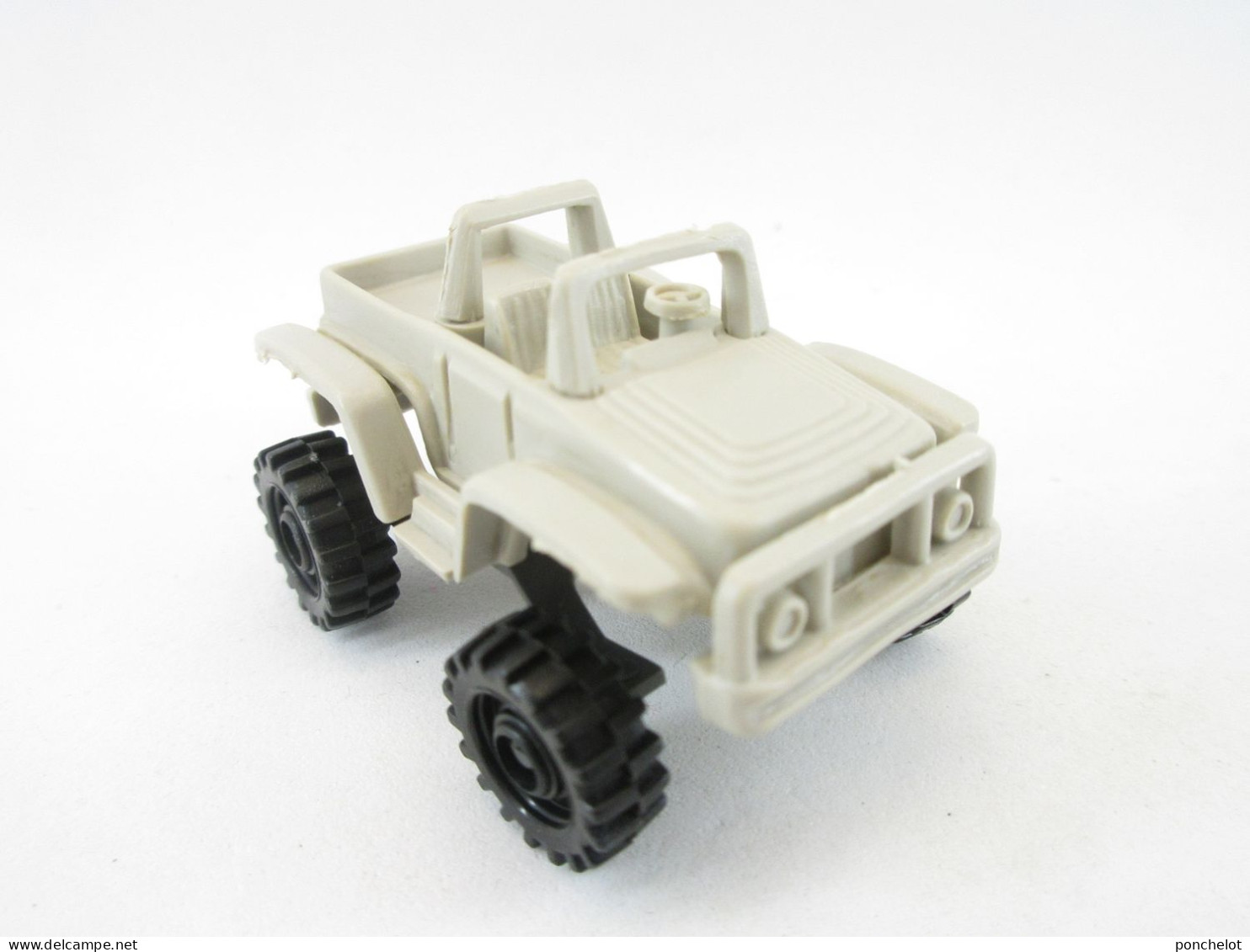 KINDER EU 1988 JEEP MIT FEDERUNG GIODI Jeep Beige - Steckfiguren