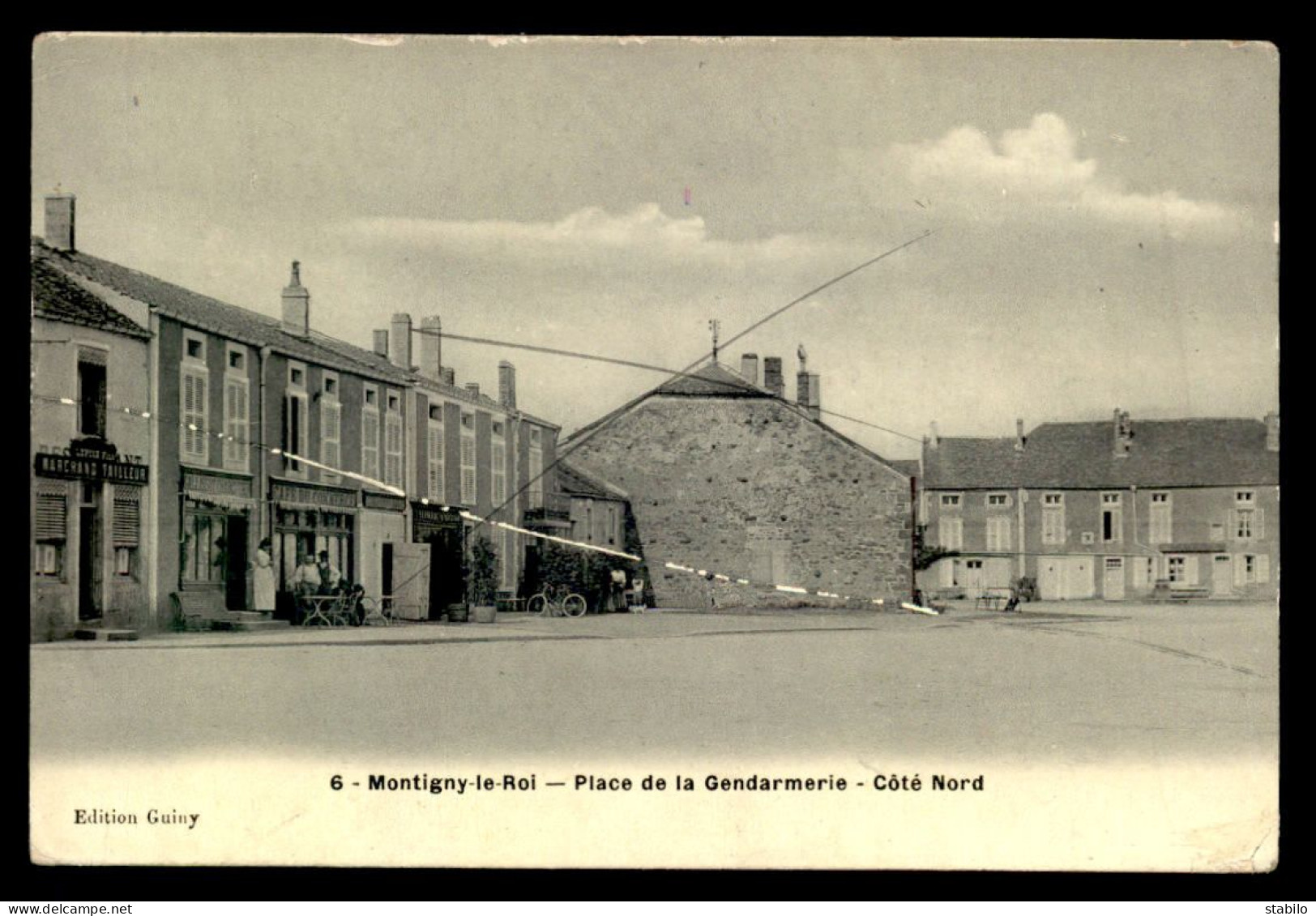 52 - MONTIGNY-LE-ROI - PLACE DE LA GENDARMERIE - VOIR ETAT - Montigny Le Roi