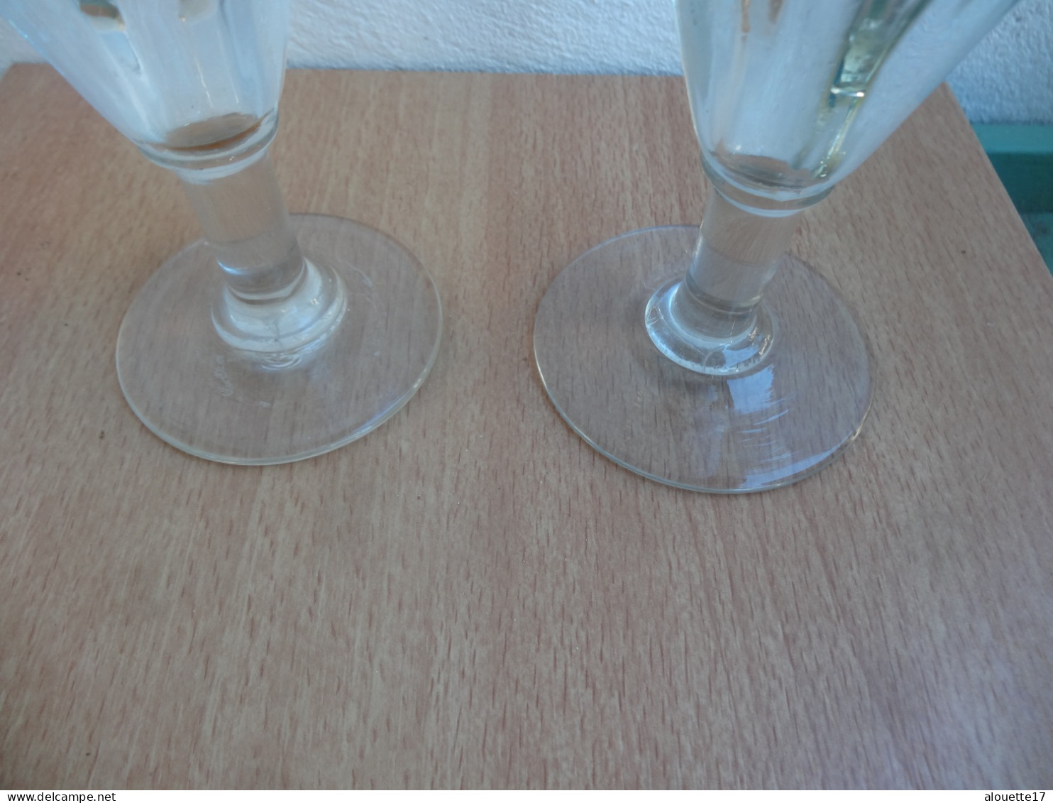 2 ANCIENS VERRES A ABSINTHE - Clocks