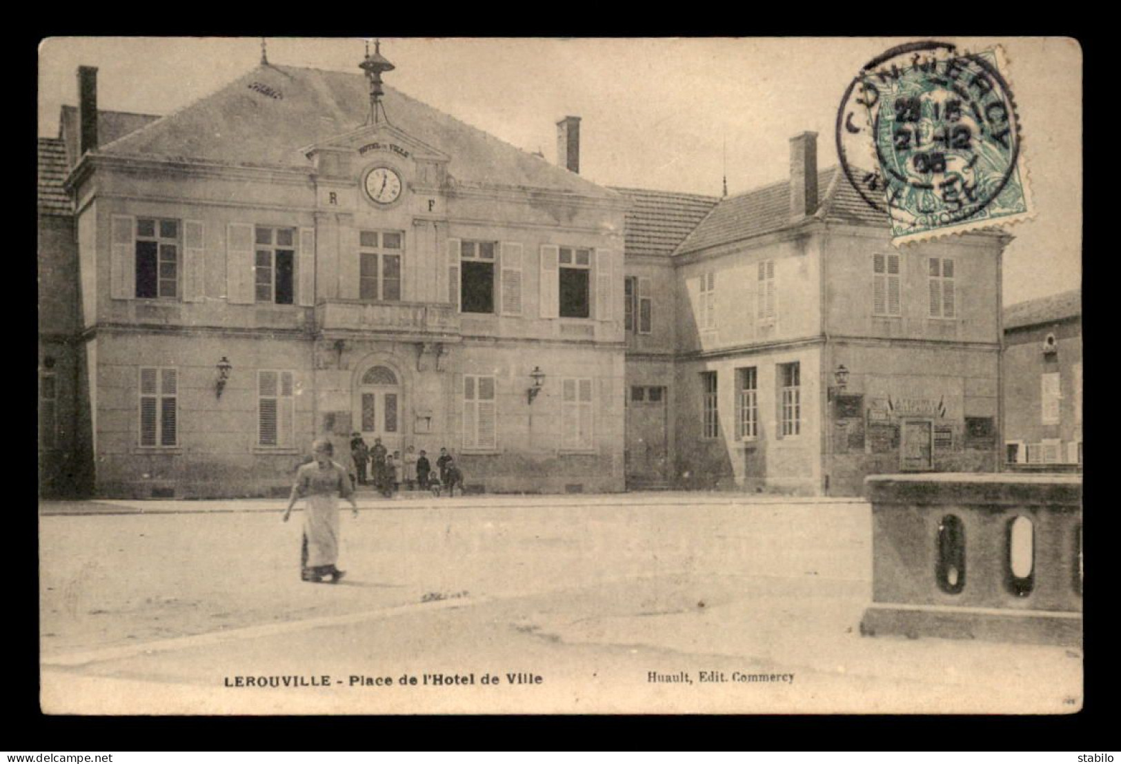 55 - LEROUVILLE -  PLACE DE L'HOTEL DE VILLE - EDITEUR HUAULT - Lerouville