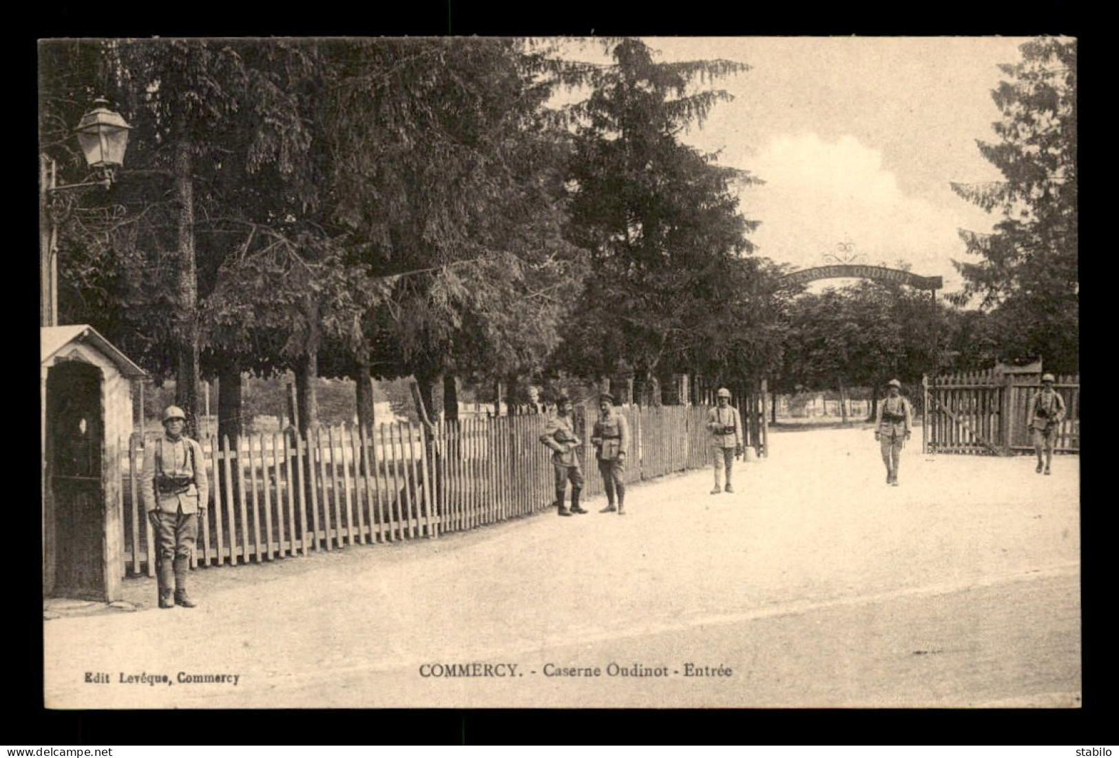 55 - COMMERCY - CASERNE OUDINOT - ENTREE - EDITEUR LEVEQUE - Commercy