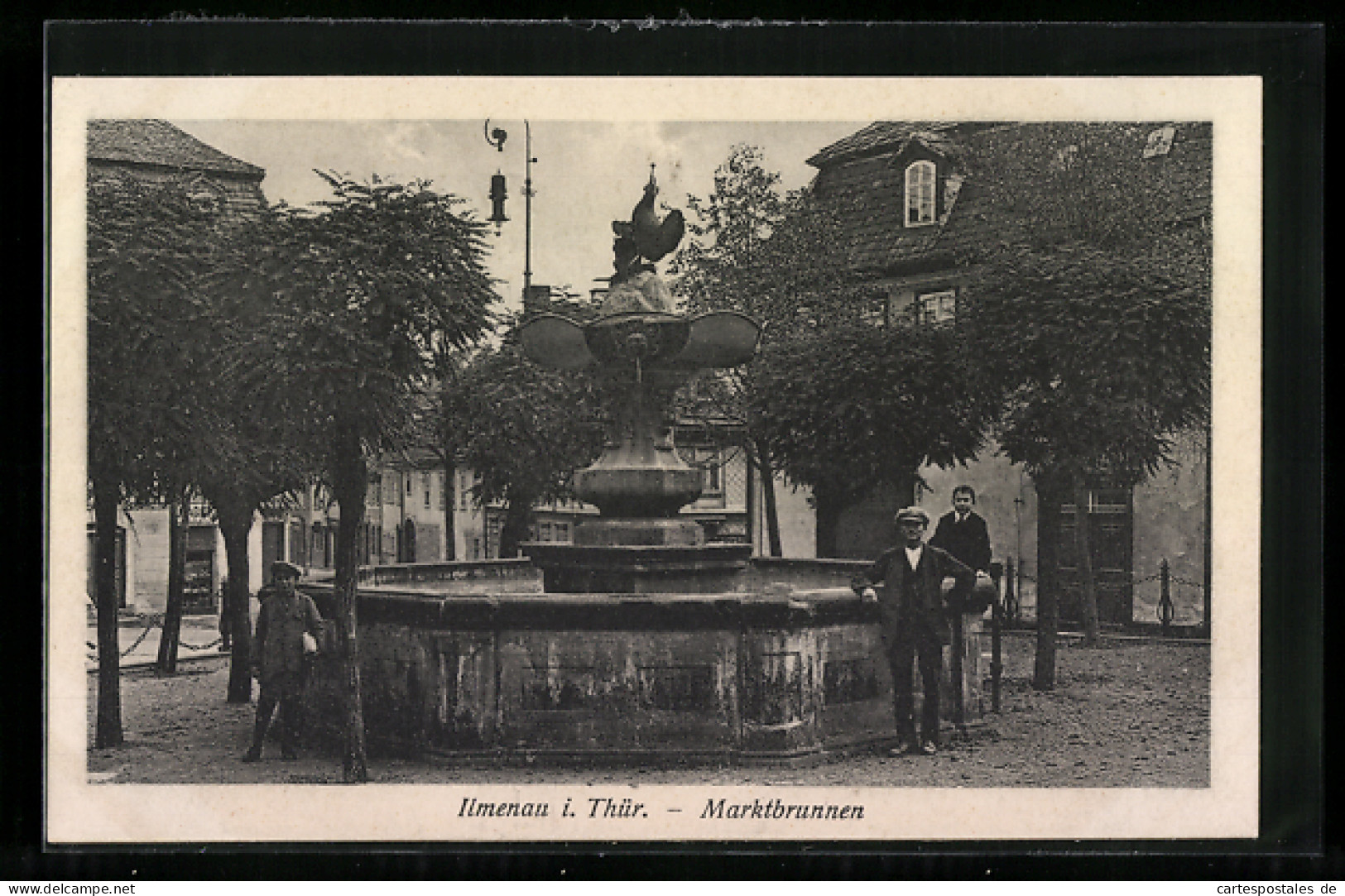 AK Ilmenau I. Thür., Besucher Am Marktbrunnen  - Ilmenau