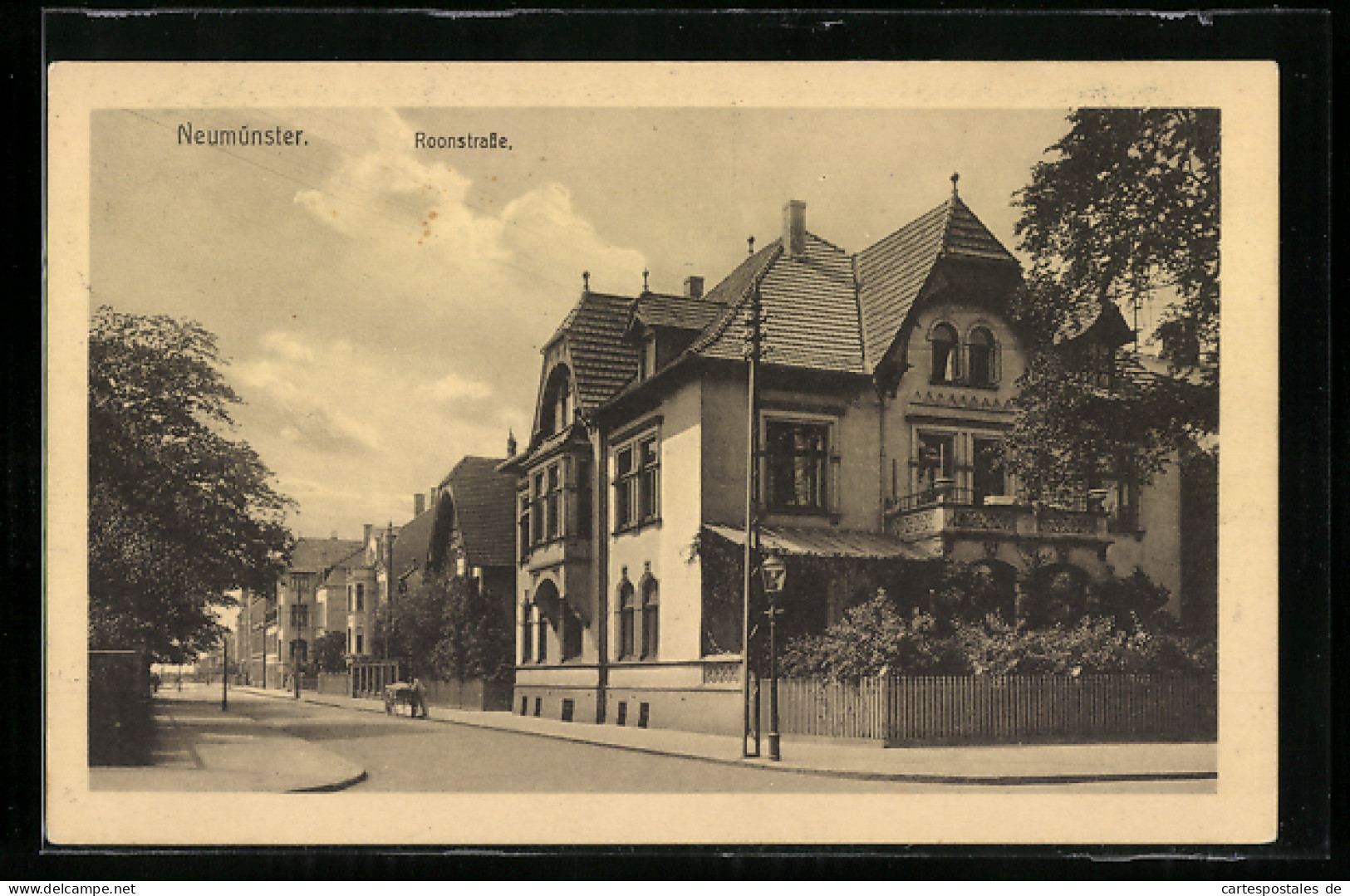 AK Neumünster, Roonstrasse Mit Laterne  - Neumünster