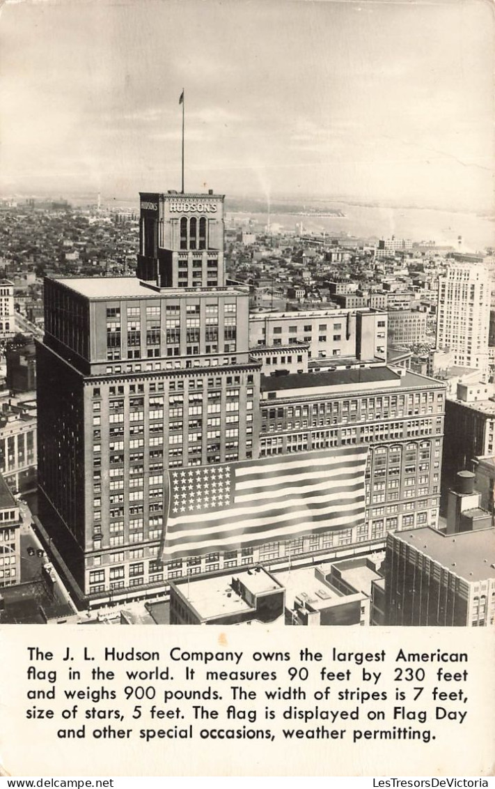 ETATS-UNIS - The J L Hudson Company Owns The Largest American Flag In The World - Vue Générale - Carte Postale - Detroit