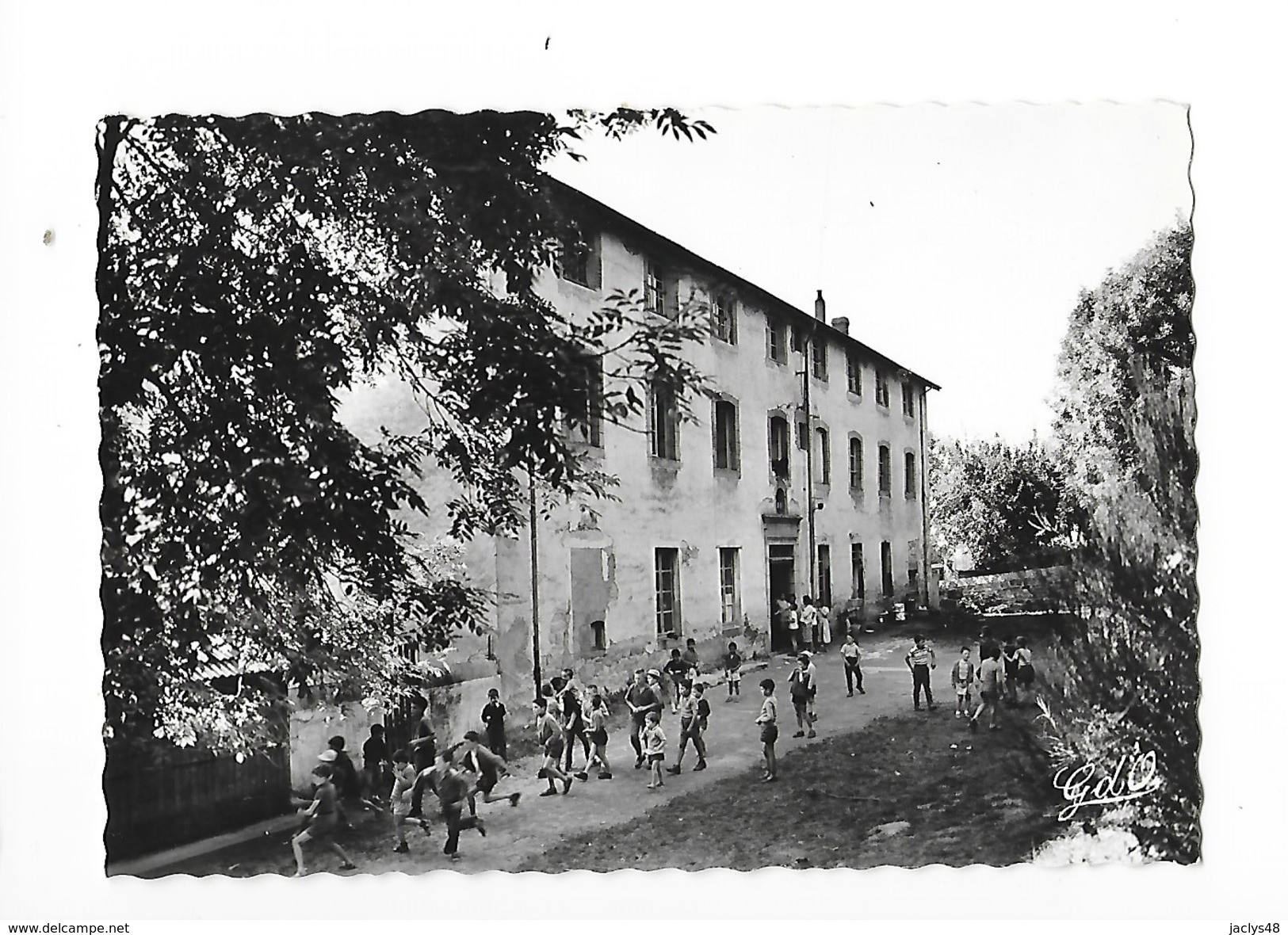 SAINT- MARTIN DES OLMES  (cpsm 63)    Colonie "l'étoile" Cour Et Façade Est -     -   L 1 - Altri & Non Classificati