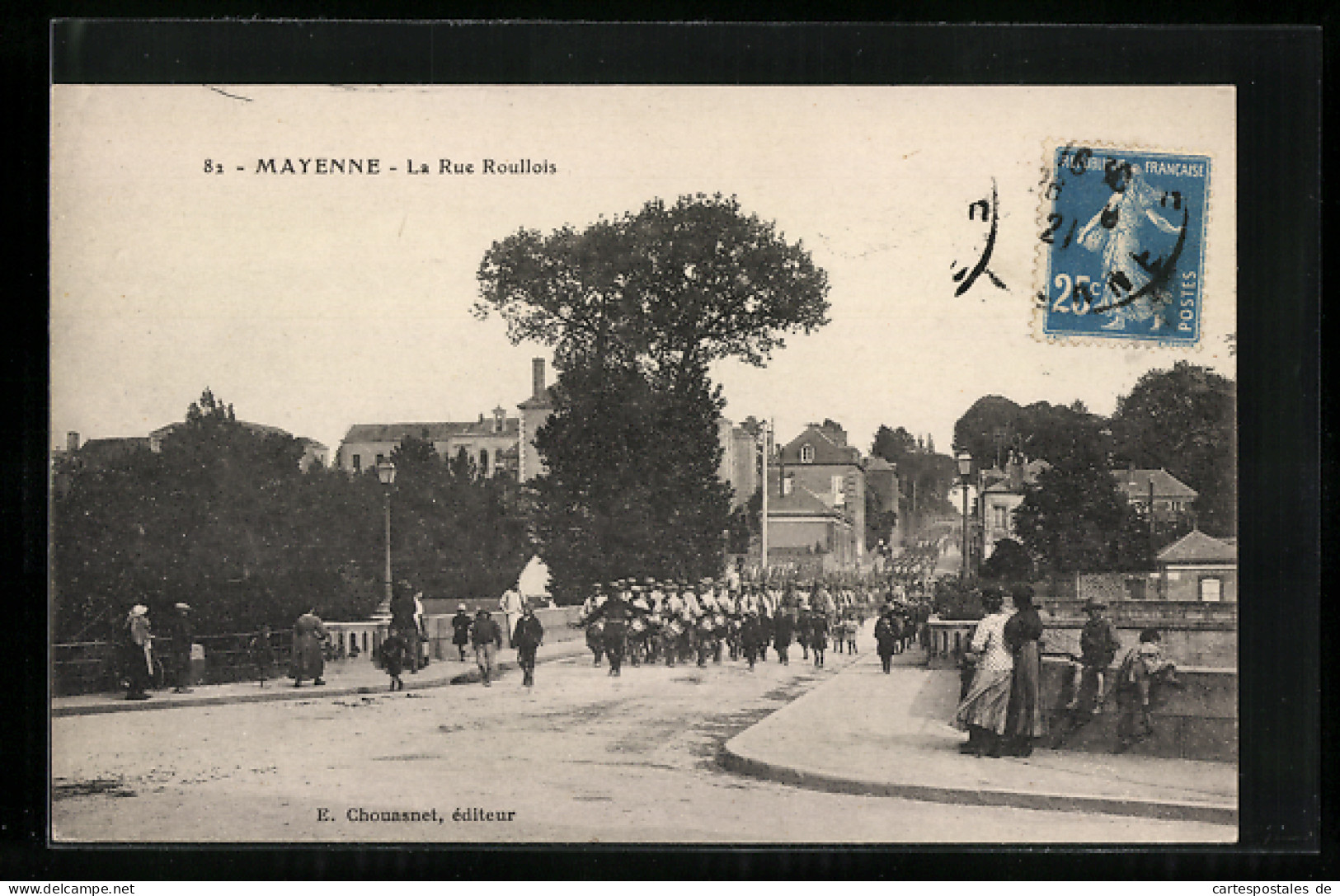 CPA Mayenne, La Rue Roullois  - Mayenne