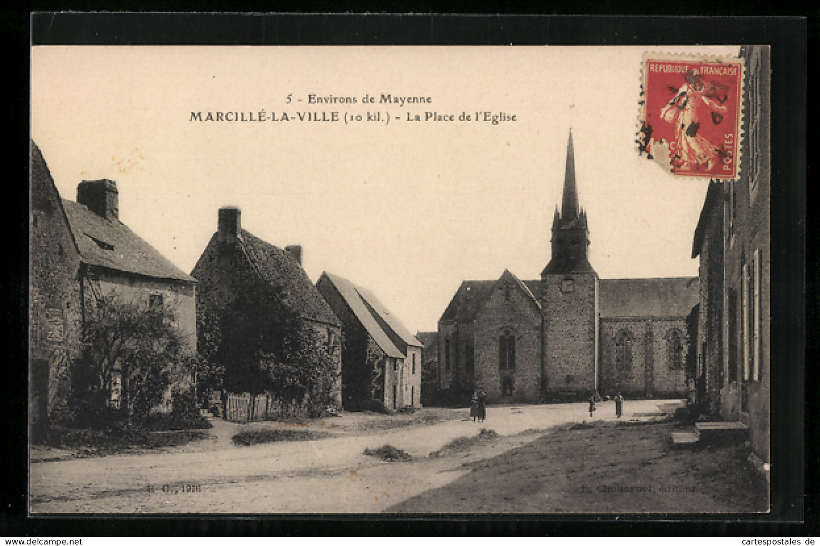 CPA Marcillé-la-Ville, La Place De L`Eglise  - Autres & Non Classés