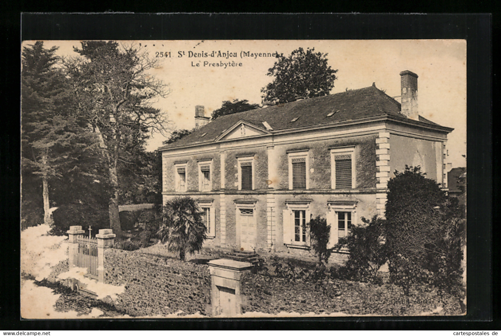 CPA St-Denis D'Anjou, Le Presbytére  - Autres & Non Classés