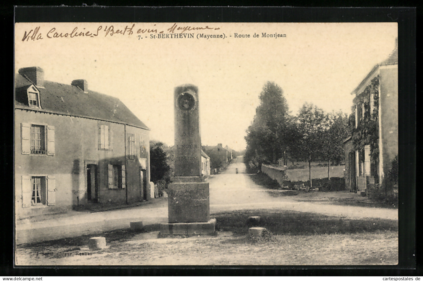 CPA St-Berthevin, Route De Montjean  - Autres & Non Classés