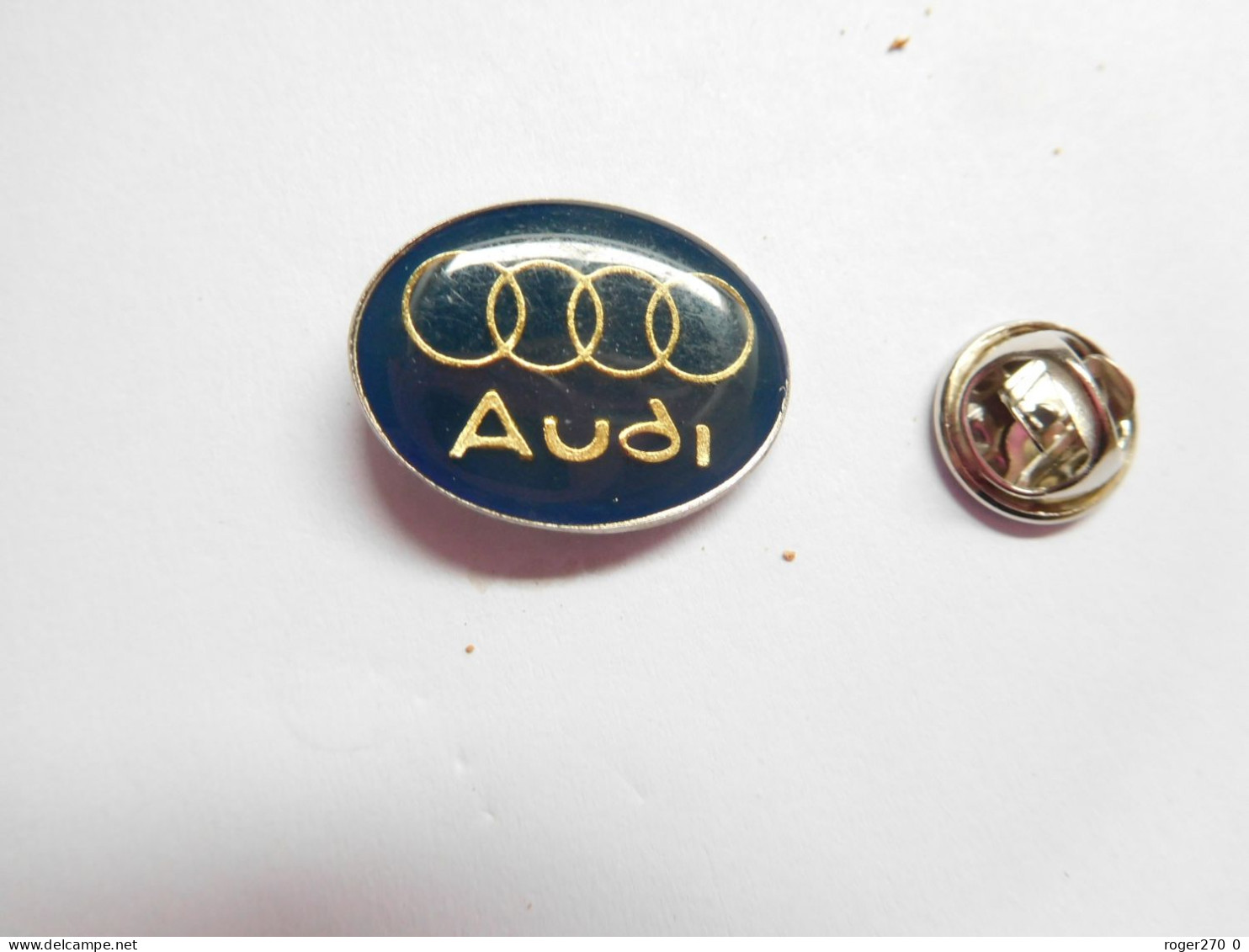 Beau Pin's , Auto Logo Audi , Fond Argent , Non Signé - Audi