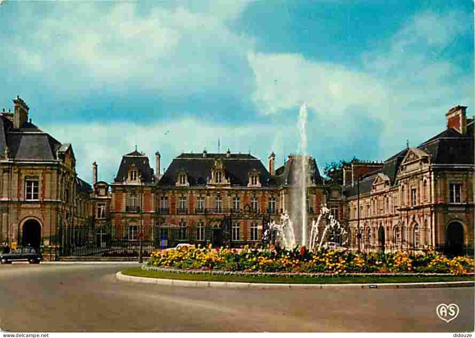 86 - Poitiers - La Préfecture - Jets D'eau - CPM - Voir Scans Recto-Verso - Poitiers