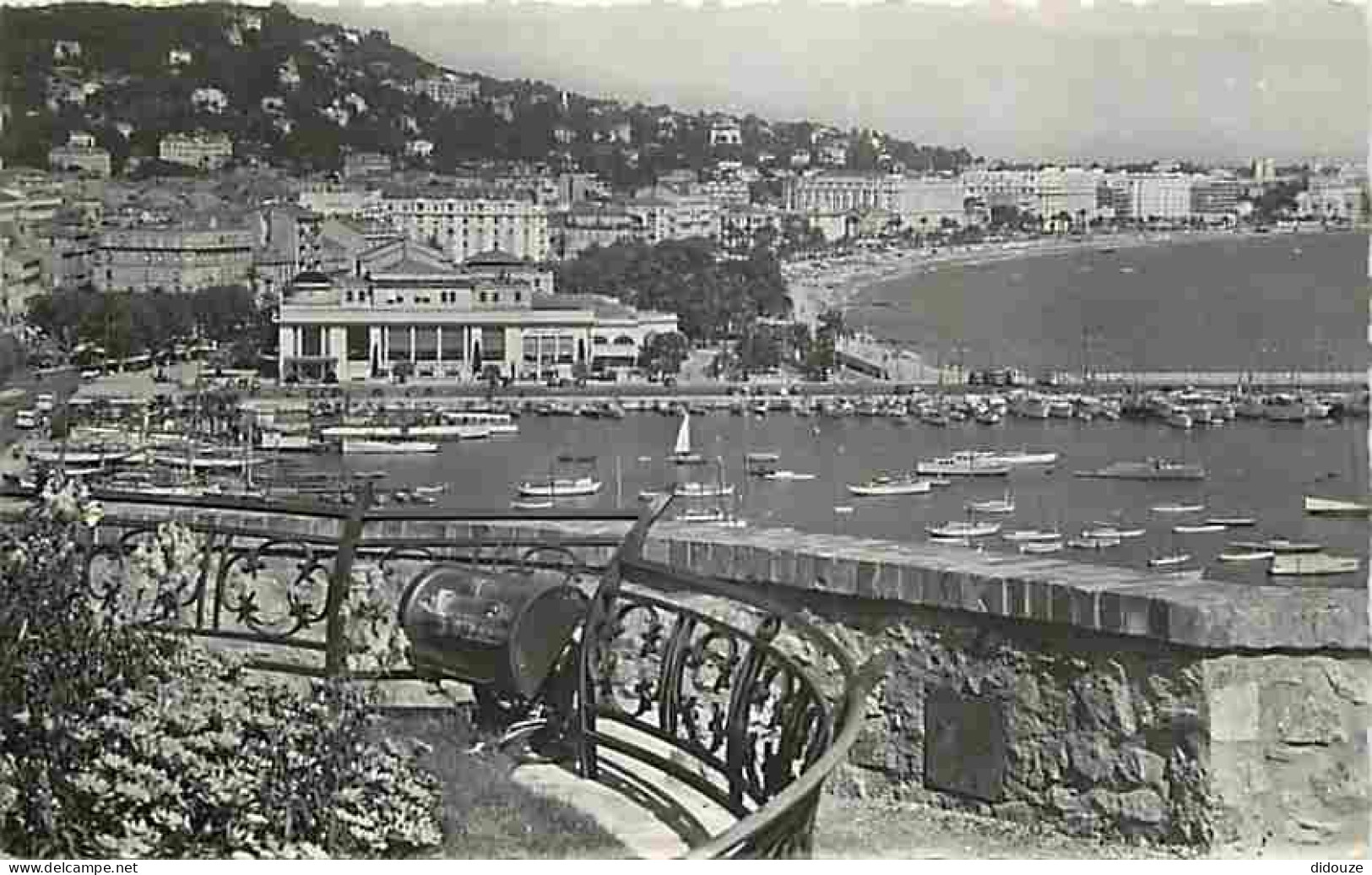 06 - Cannes - Vue Générale - Le Casino - Les Hotels - CPM - Voir Scans Recto-Verso - Cannes