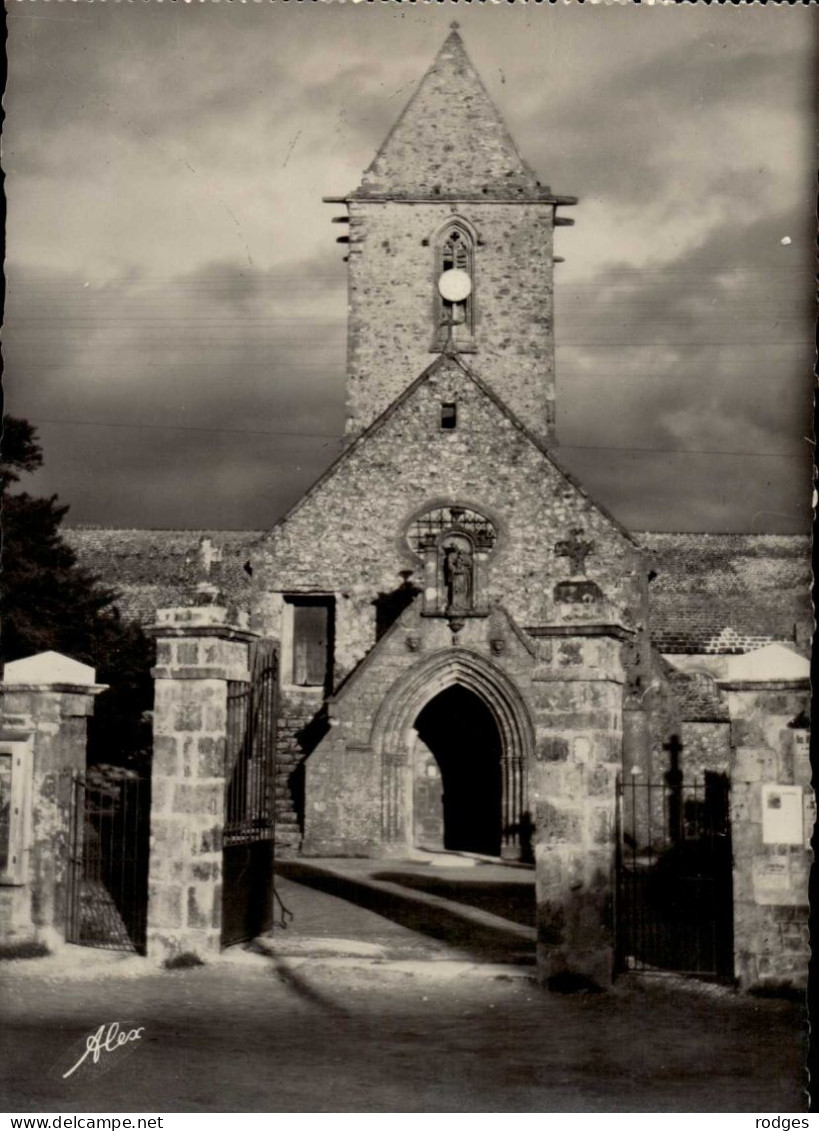 50 , Cpsm  Env. De Cherbourg , Les Vieilles Eglises , BRIX , Avec Escaliers Dans La Façade (15117.V.24) - Autres & Non Classés