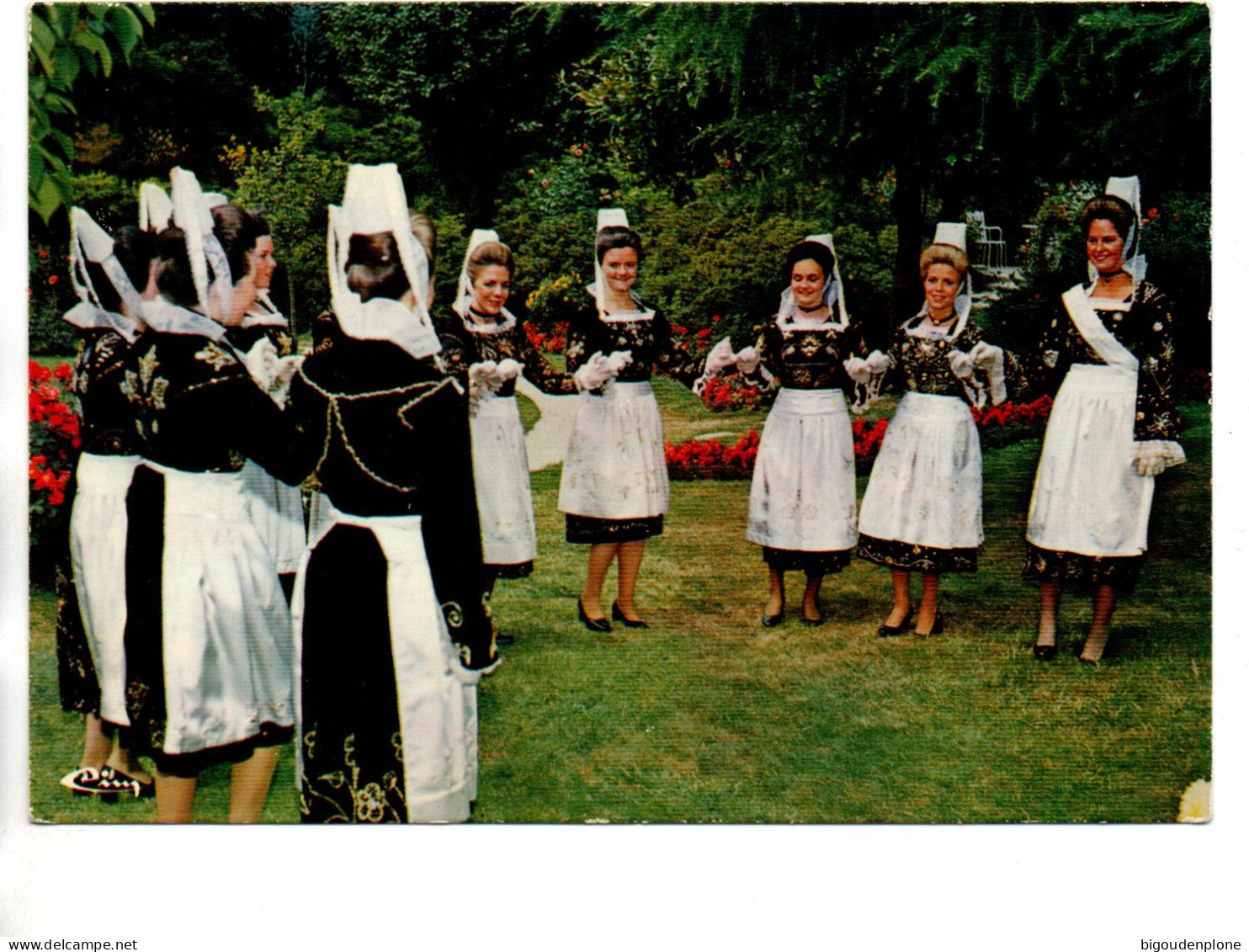 CP Costumes De La Région De QUIMPER - Quimper