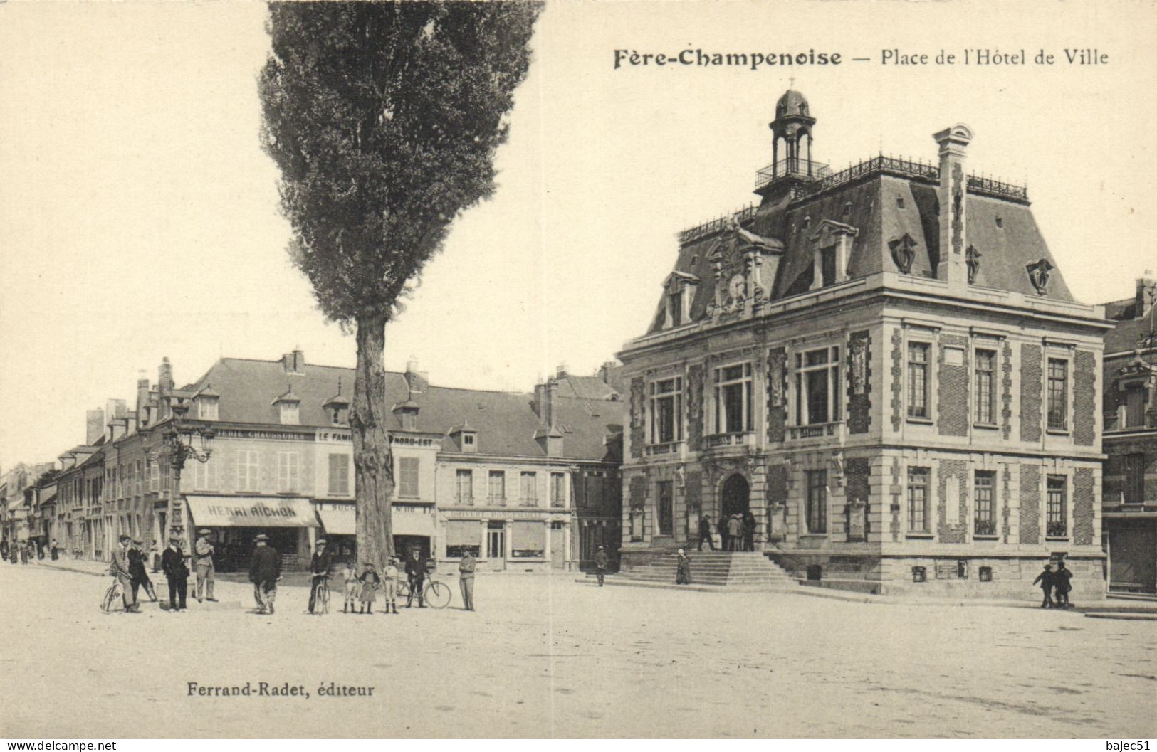 Fère Champenoise - Place De L'hôtel De Ville - Fère-Champenoise