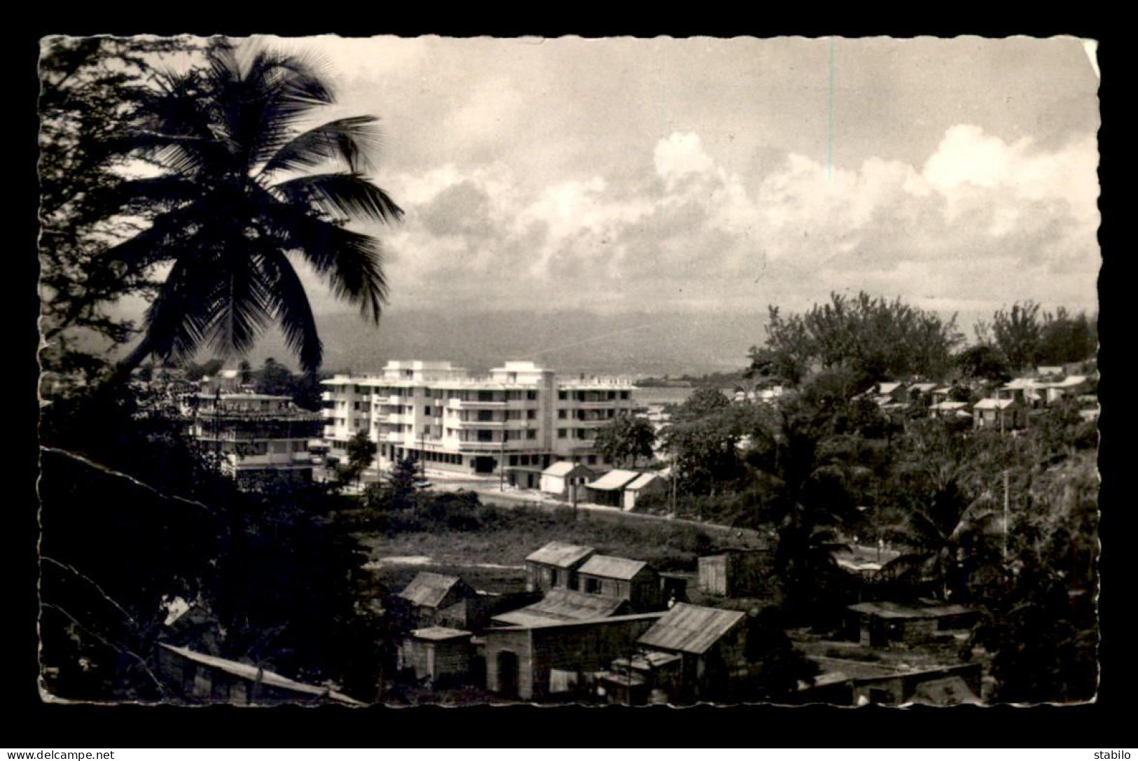 GUADELOUPE - POINTE-A-PITRE - LE FAUBOURG FREBAULT HIER ET AUJOURD'HUI - VOIR ETAT - Pointe A Pitre