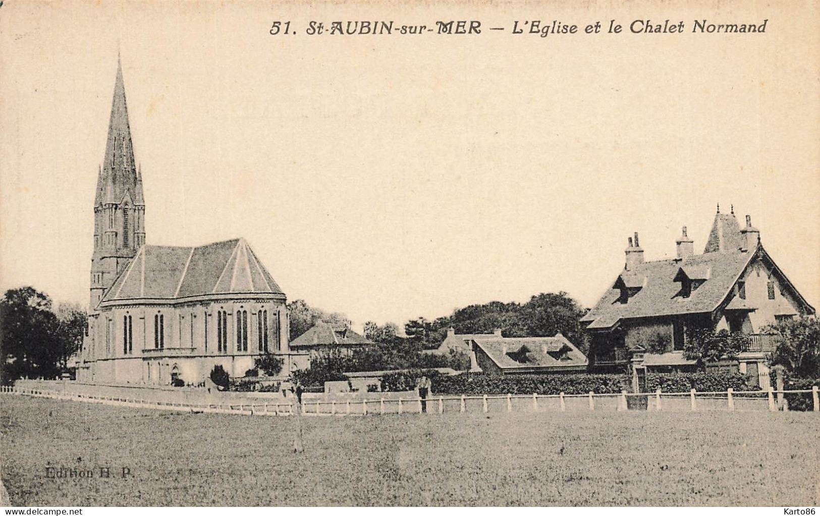 St Aubin Sur Mer * Vue Sur L'église Et Le Chalet Normand , Villa - Saint Aubin