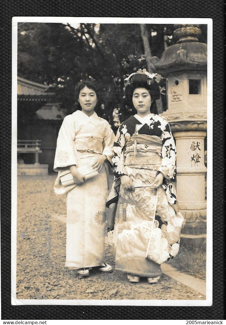 JAPON Photo Ancienne Originale De Deux Jeunes Femmes En Costume Traditionnel Format 9x12,8 - Asia