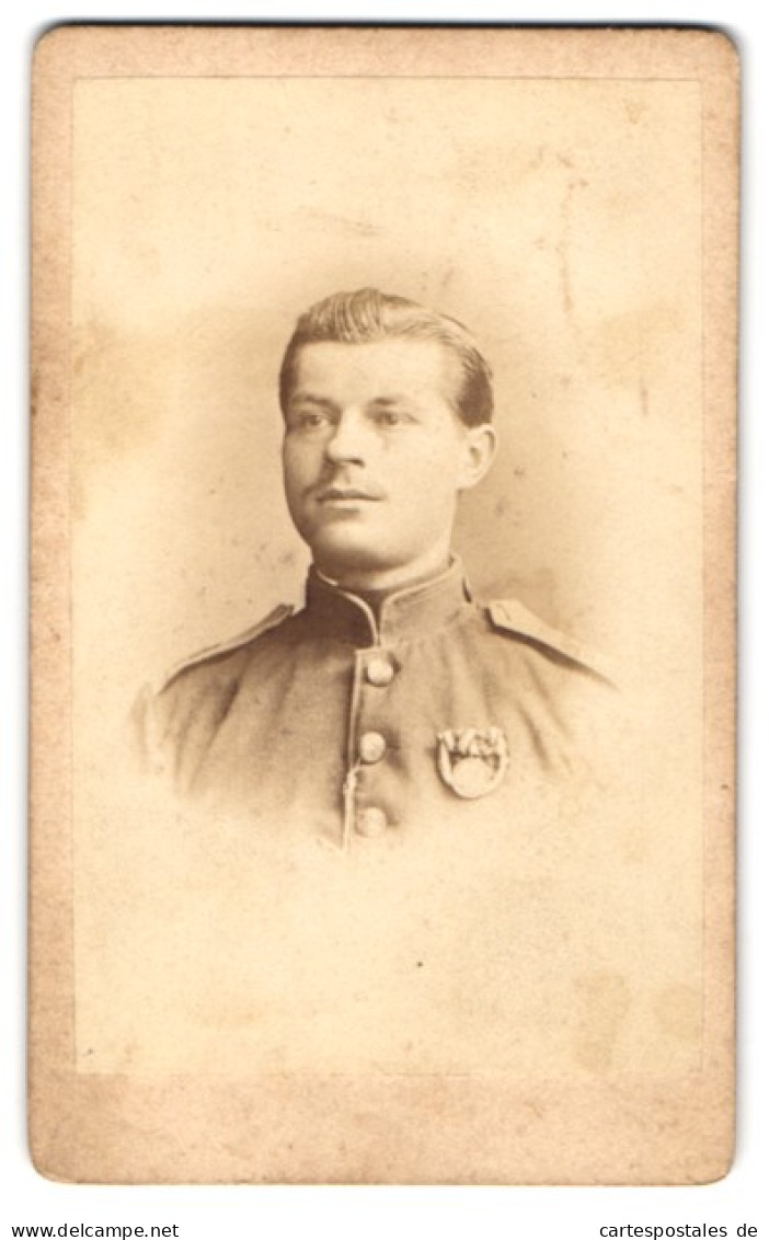 Fotografie Herman Koch, Neuwied / Rhein, Uffz. In Uniform Mit Orden An Der Brust  - Anonieme Personen