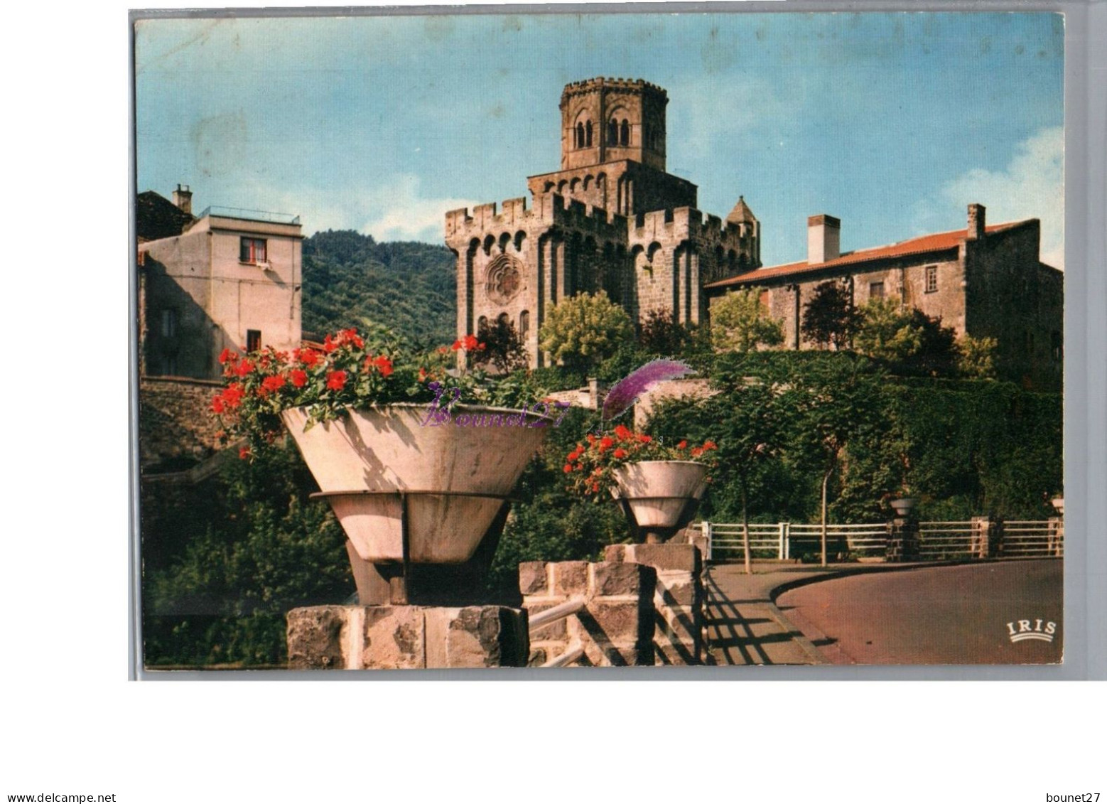 ROYAT HAUT 63 - L'Eglise Fortifiée  Vue Générale - Royat