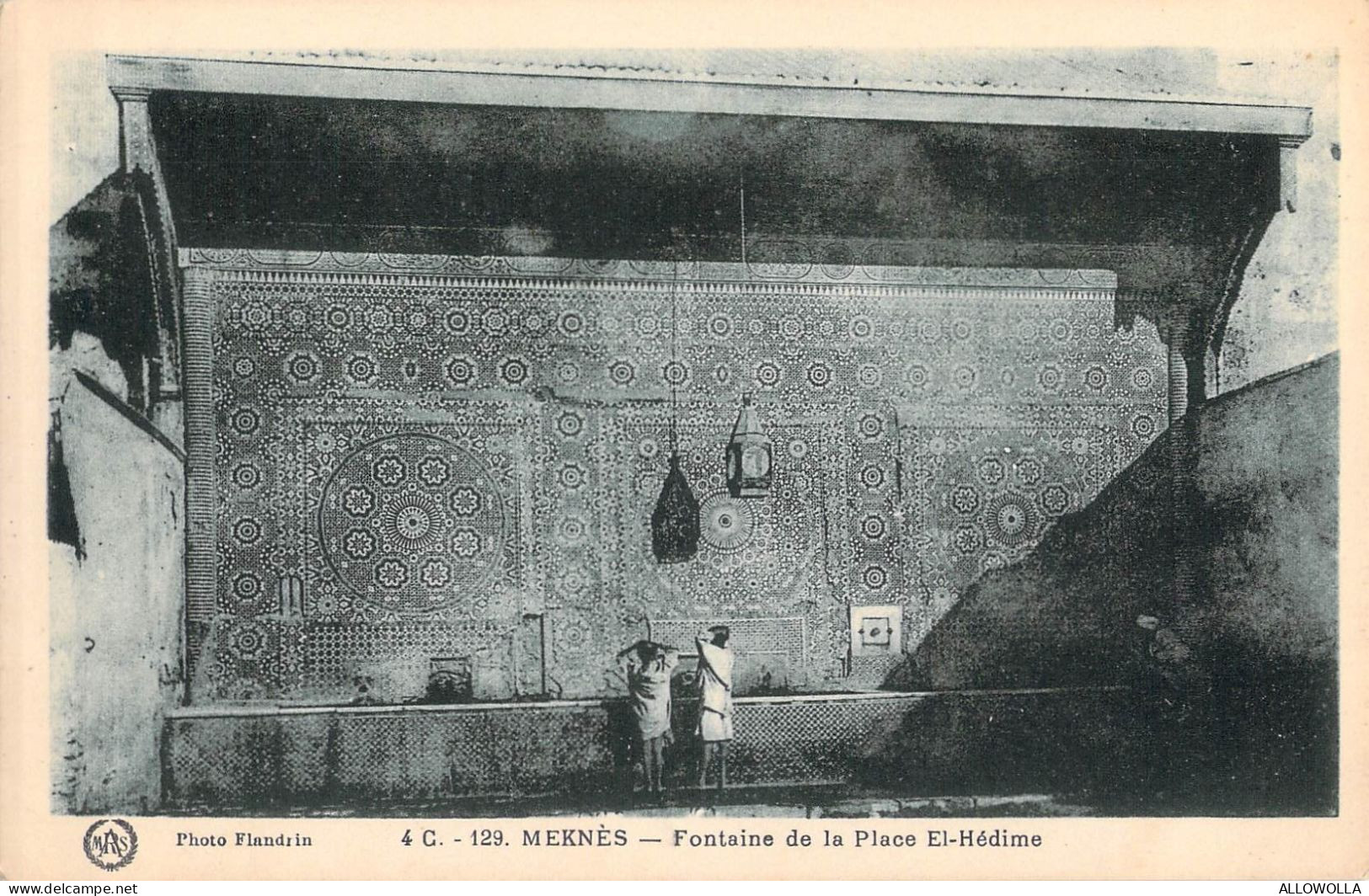 26979 " MEKNÈS-FONTAINE DE LA PLACE EL-ÉDIME " ANIMÉ-VERA FOTO-CART.POST.  NON SPED. - Meknès