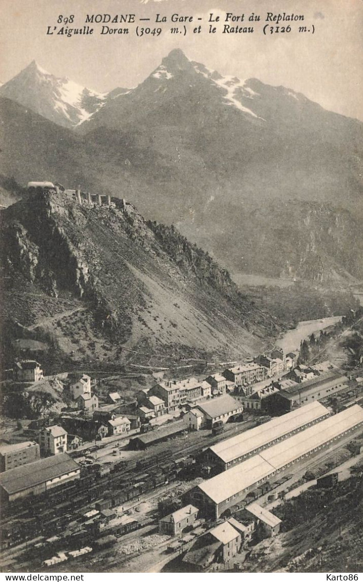 Modane * Vue Sur La Gare * Le Fort Du Replaton * L'aiguille Doran Et Le Rateau * Ligne Chemin De Fer - Modane