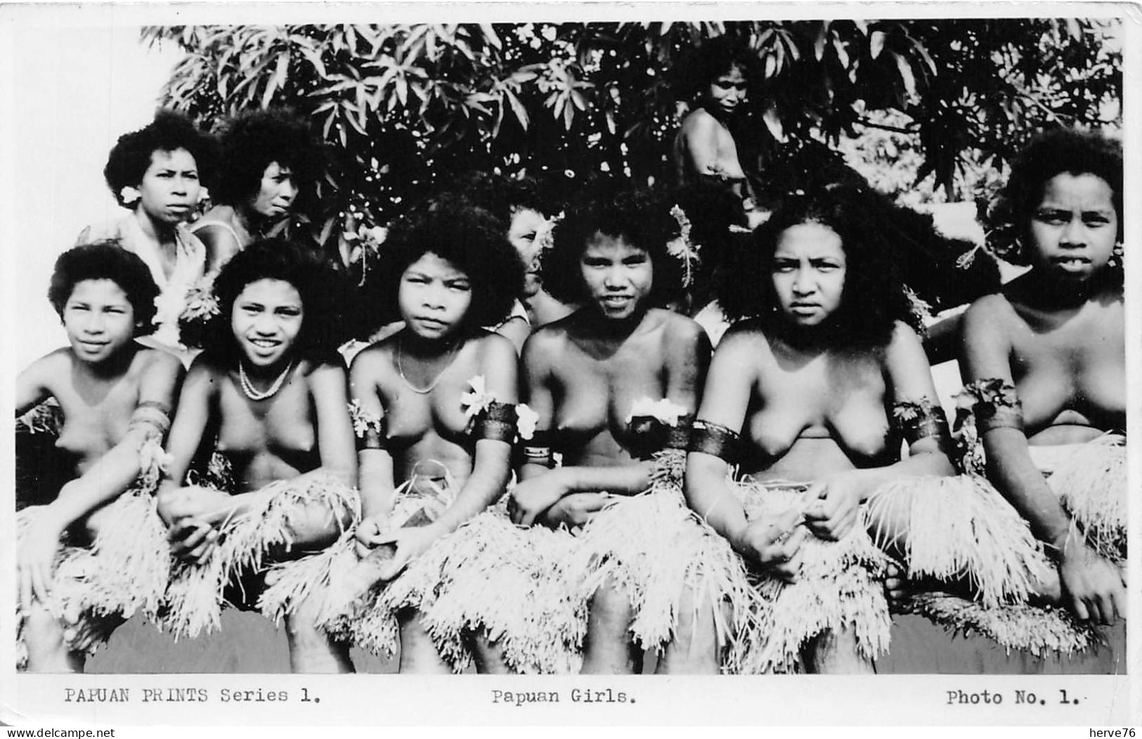 Photographie - Papouasie - Groupe De Jeunes Filles Seins Nus - Nu Ethnique - Ozeanien