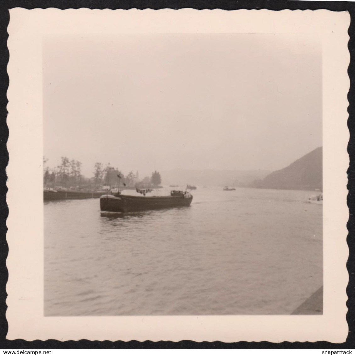 Jolie Photographie Bateau Batellerie Péniche à Situer Années 1950's, 9,1 X 8,9 Cm - Bateaux