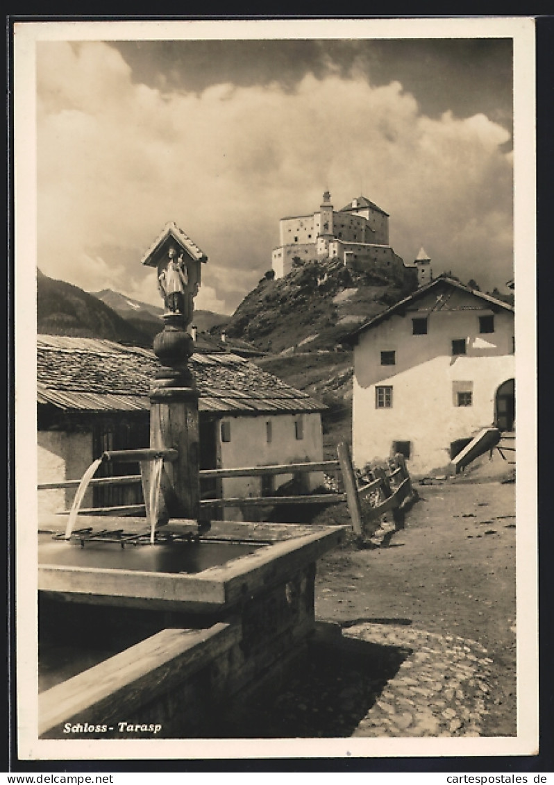 AK Tarasp, Brunnen Mit Wegkreuz Und Schlossblick  - Tarasp