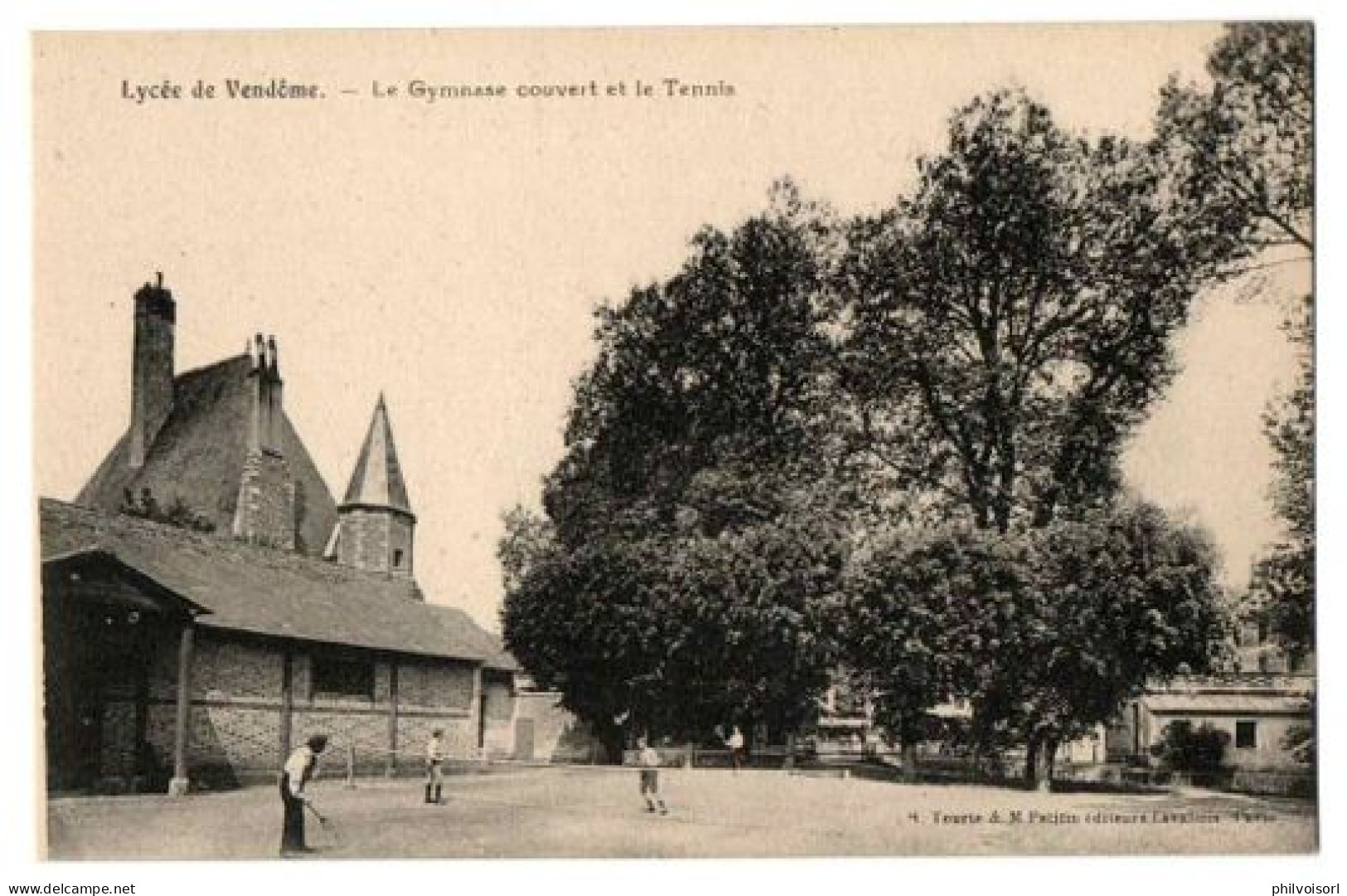 VENDOME LE LYCEE GYMNASE COUVERT ET TENNIS TRES ANIMEE - Vendome