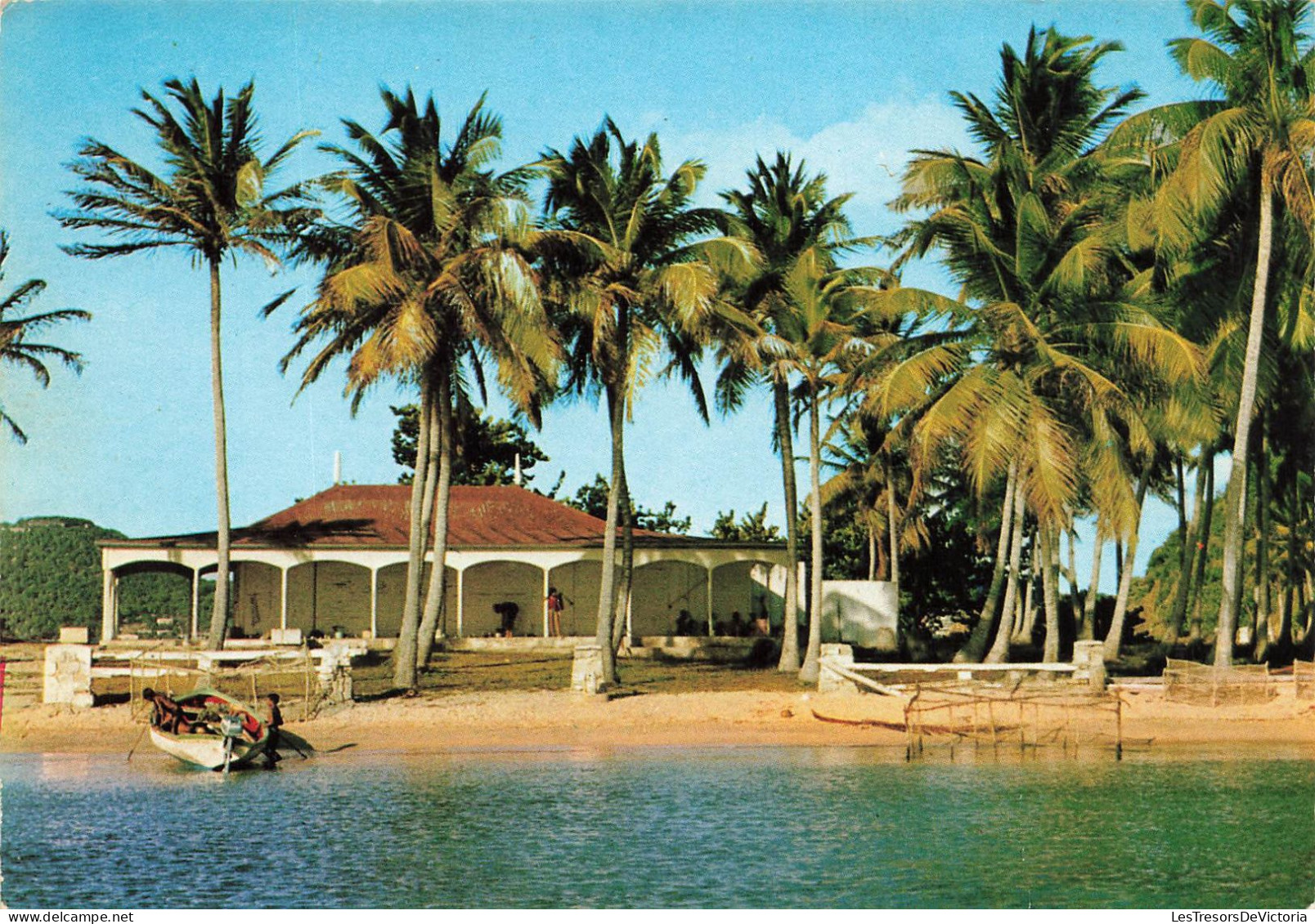 FRANCE - Guadeloupe - Maison De Style Colonial Aux Saintes - Animé - Barque - La Plage - La Mer - Carte Postale - Other & Unclassified