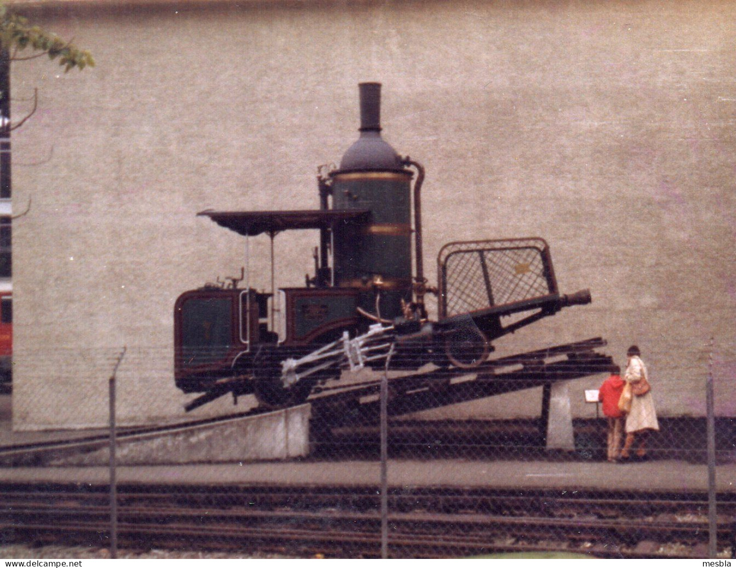 Photo - Ancienne Locomotive à Vapeur   ( Musée ? ) - Trains