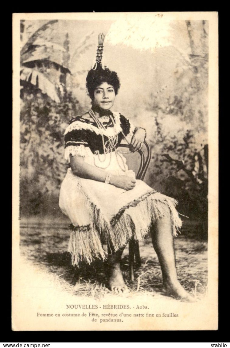 VANUATU - NOUVELLES-HEBRIDES - FEMME EN COSTUME DE FETE - VOIR ETAT - Vanuatu