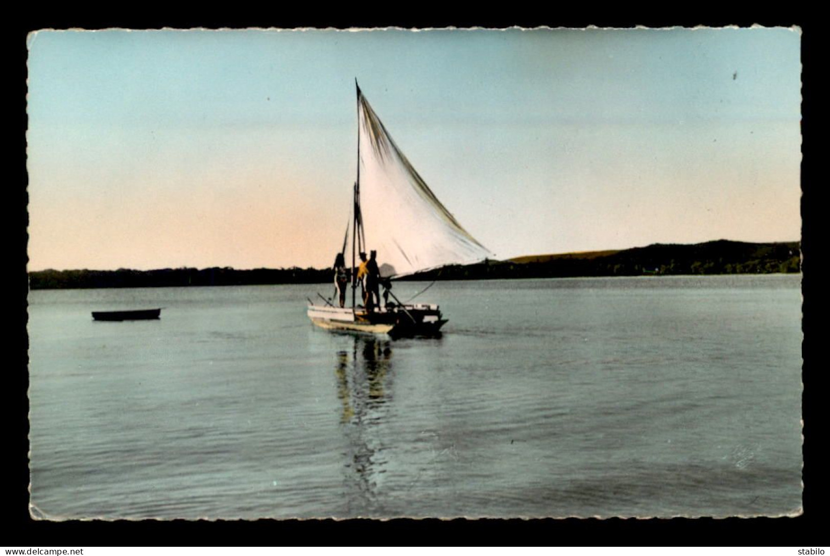 NOUVELLE CALEDONIE - PIROGUE DE L'ILE DES PINS - Nouvelle-Calédonie