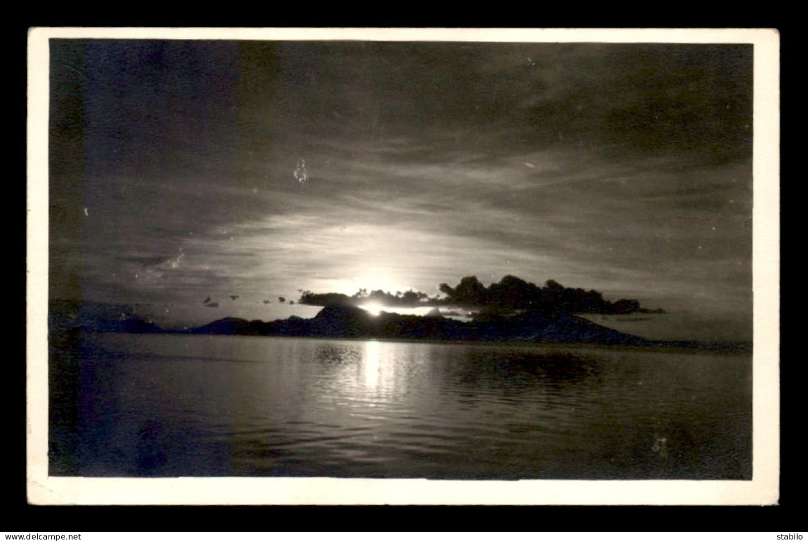 TAHITI -  COUCHER DE SOLEIL A PAPEETE - CARTE PHOTO ORIGINALE DE 1947 - Tahiti