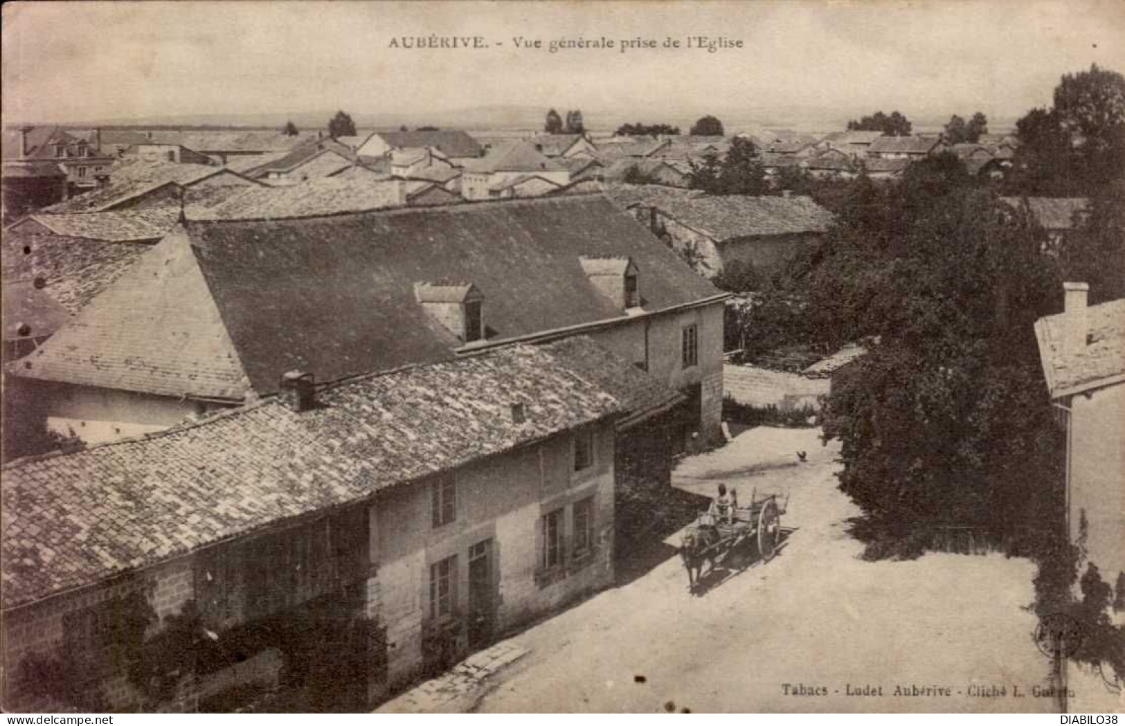 AUBERIVE  ( HAUTE MARNE )    VUE GENERALE PRISE DE L ' EGLISE   ( PETITES SALISSURES ) - Auberive