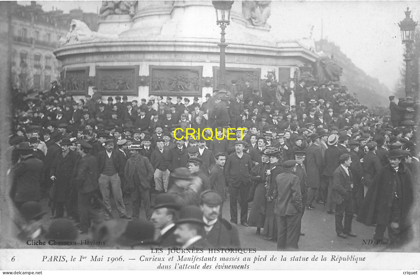 Paris, Journées Historiques Du 1er Mai, Curieux Et Manifestants Place De La République - Sonstige & Ohne Zuordnung