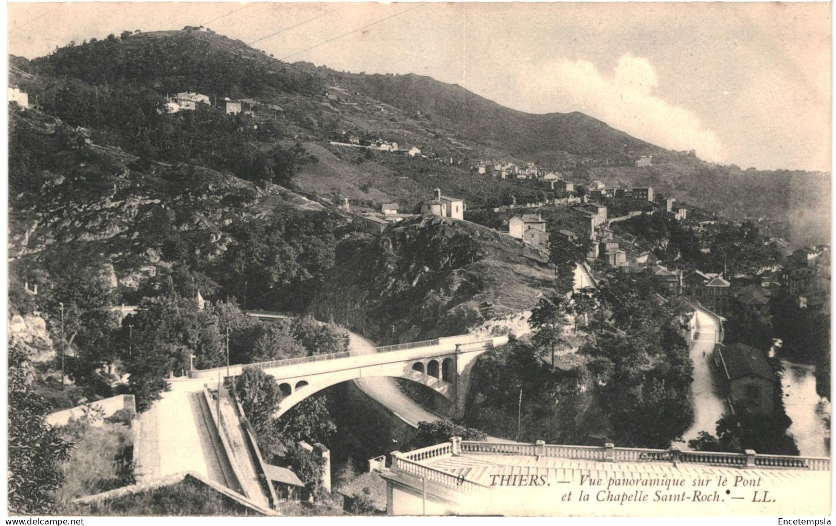 CPA Carte Postale  France  Thiers Vue Panoramique Sur Le Pont Et La Chapelle Saint Roch   VM80783 - Thiers