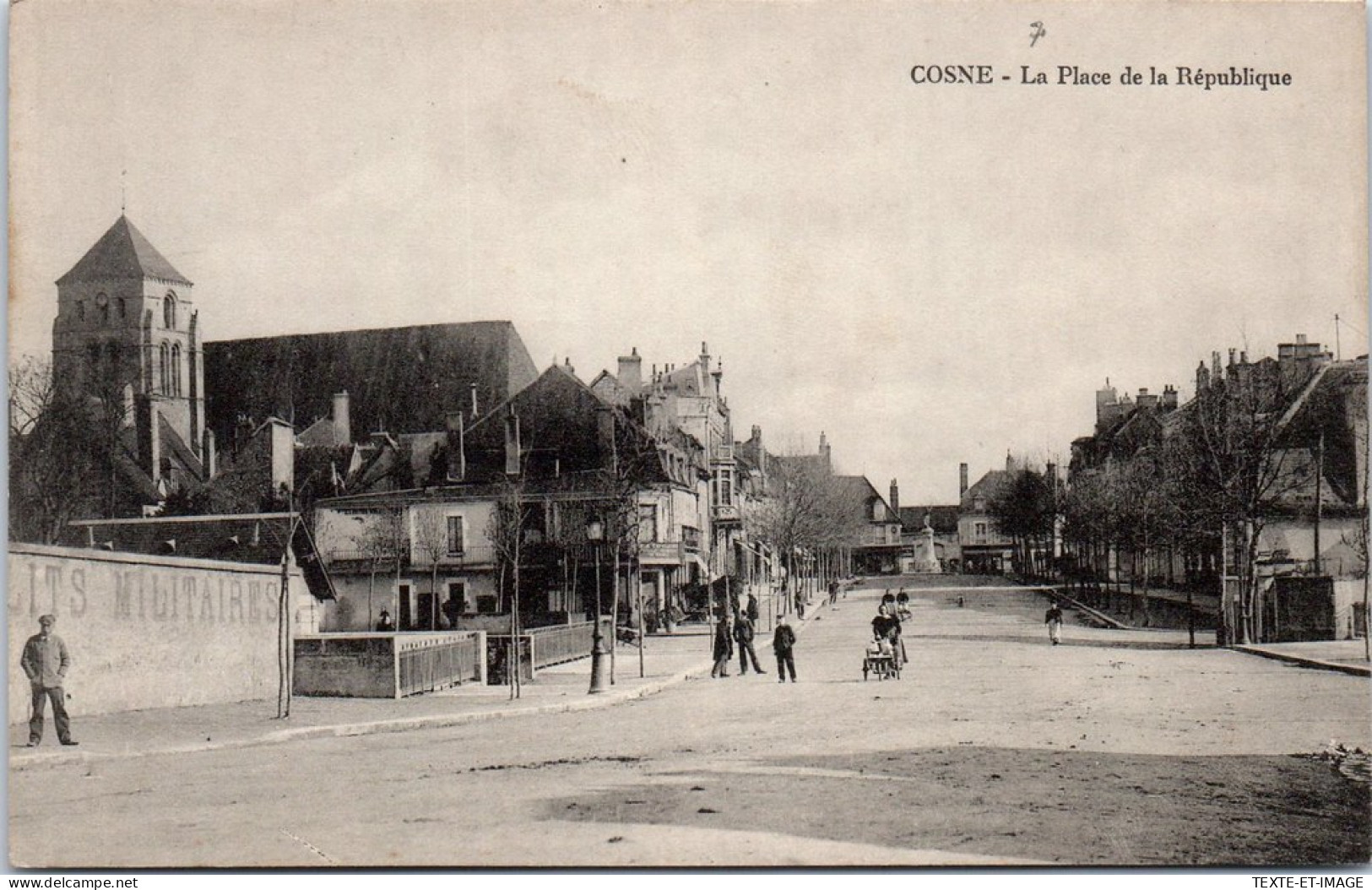 58 COSNE - Vue Generale De La Place De La Republique  - Cosne Cours Sur Loire