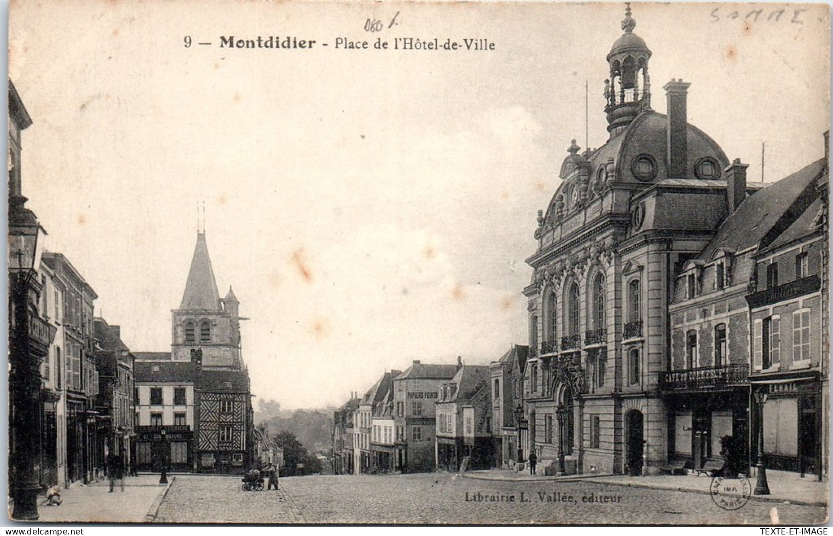 80 MONTDIDIER - La Place Et La Mairie  - Montdidier