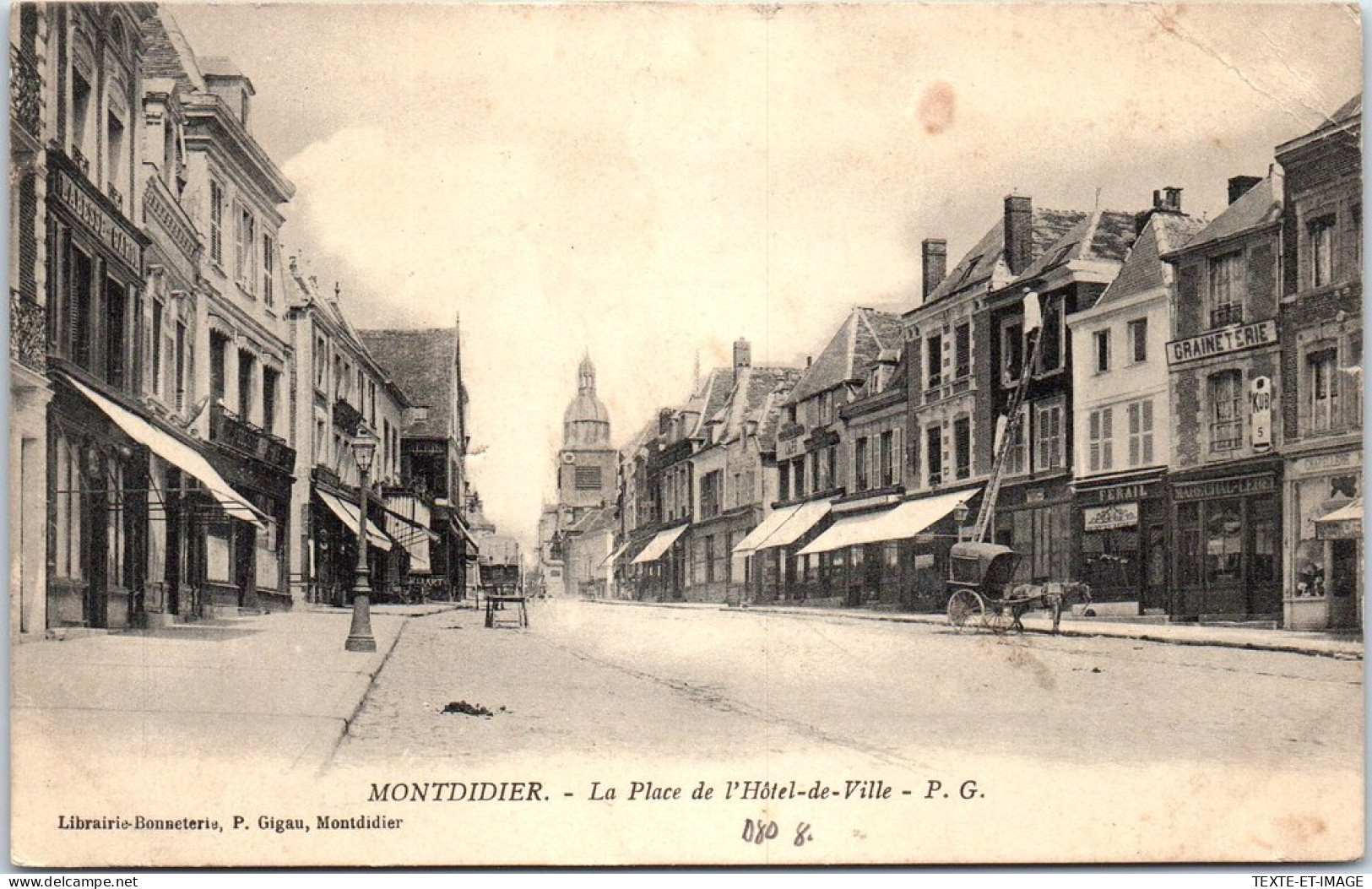 80 MONTDIDIER - La Place De L'hotel De Ville.  - Montdidier