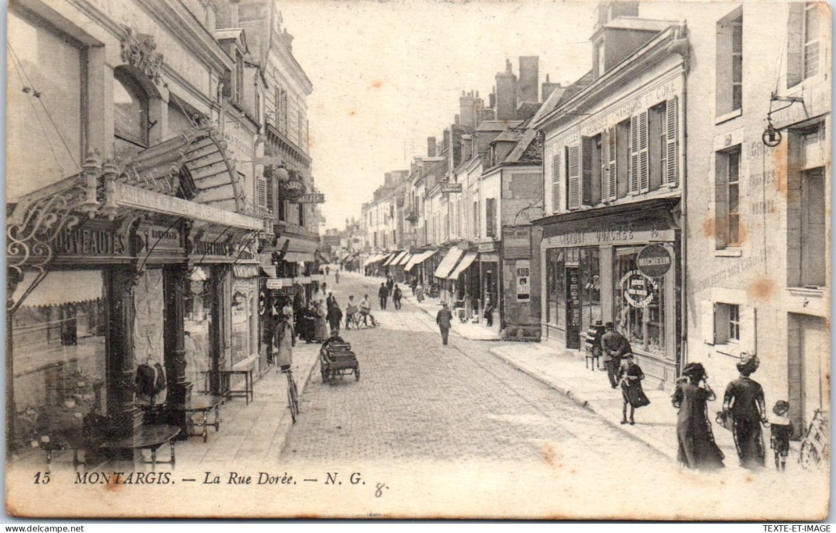 45 MONTARGIS - La Rue Doree.  - Montargis