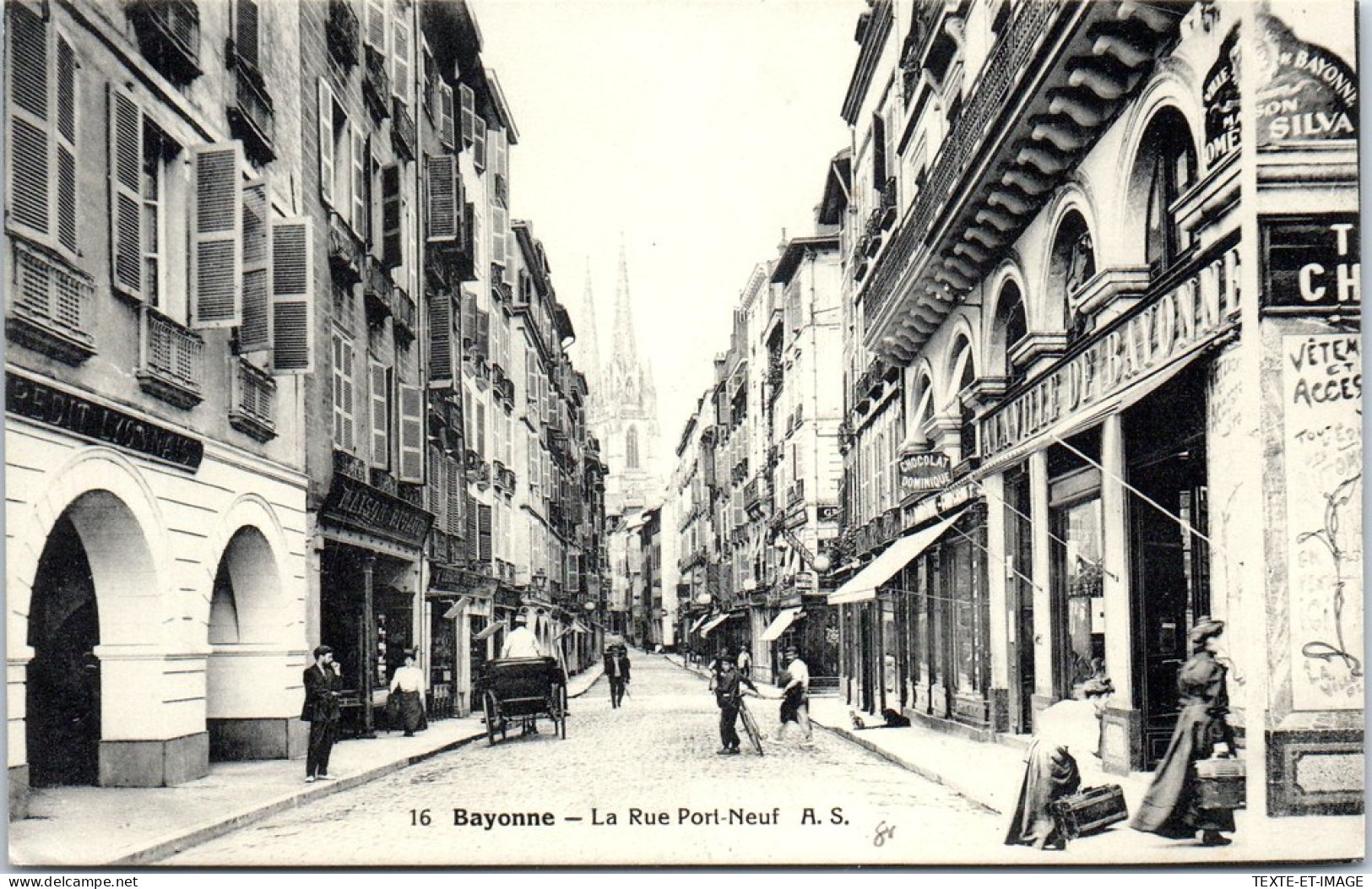 64 BAYONNE - La Rue Du Port Neuf  - Bayonne